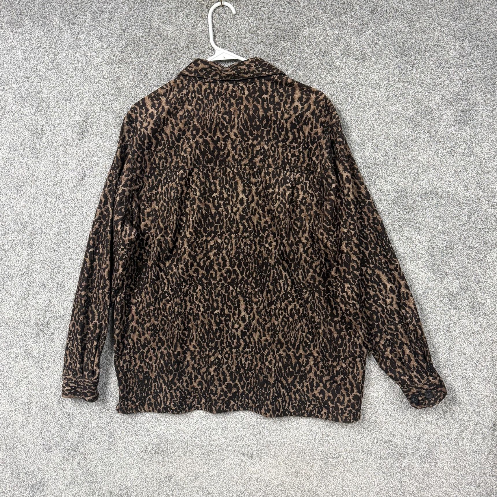 Vintage VINTAGE Classic Elements Leopard Button-Up Blouse L Womens Brown Tan Leopard Print Casual Fall 97% Polyester 3% Spandex Long Sleeve Collared Shirt Size L / US 10 / IT 46 - 7 Thumbnail