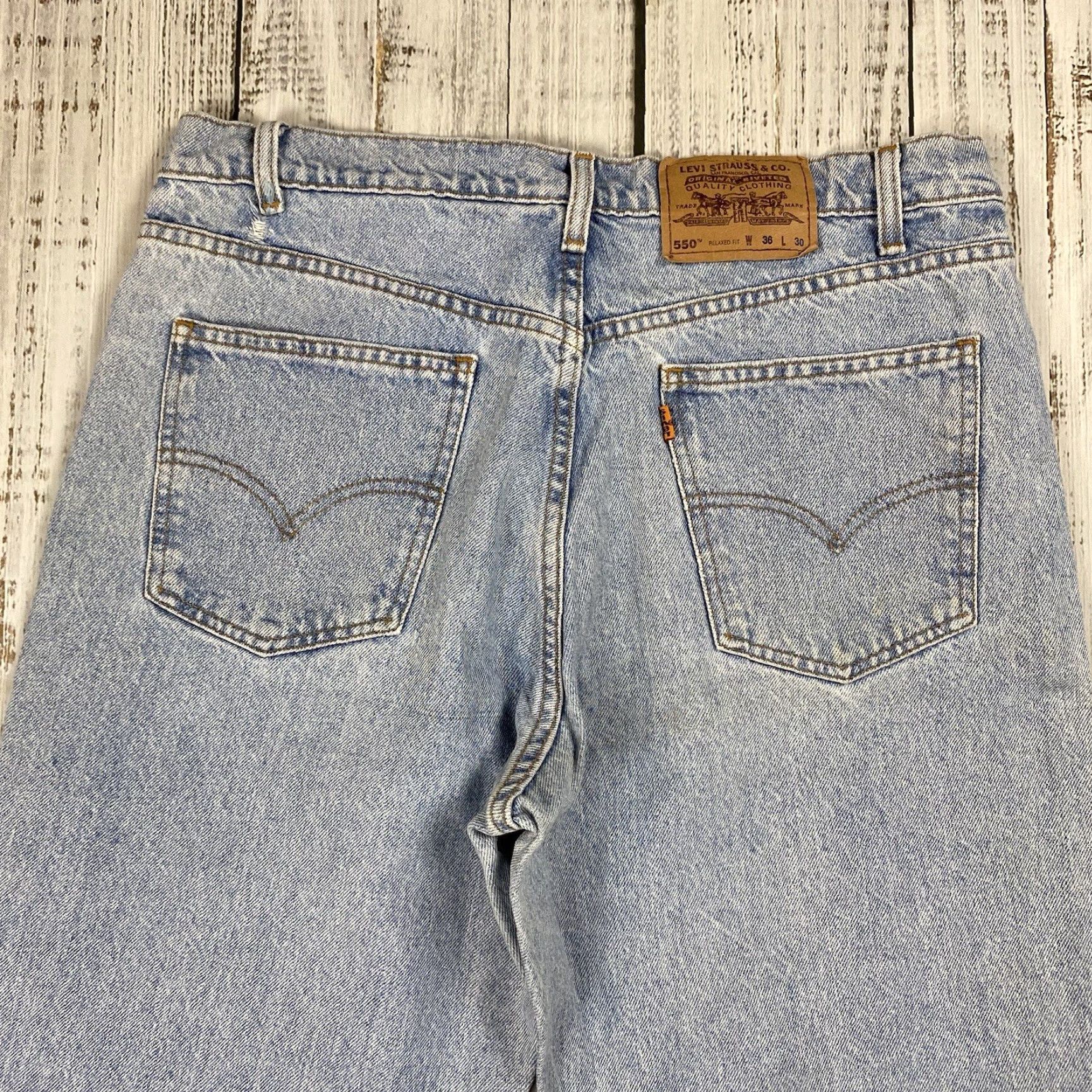 Levi's VINTAGE Levi's 550 Blue Denim Jeans Men W36 L30 Relaxed Fit Light Wash 90s Size US 36 / EU 52 - 2 Thumbnail
