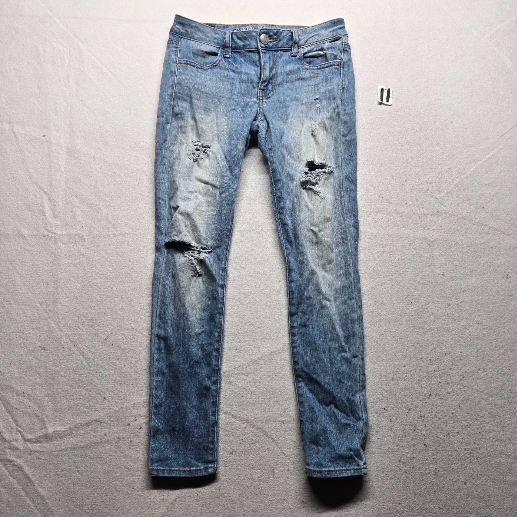 American Eagle Outfitters American Eagle Outfitters Jeans Denim Light Wash Distressed 2 Womens Jegging Stretch 5-Pocket Design Regular Blue Pants 90s Womens Size 26" / US 2 / IT 38 - 2 Thumbnail