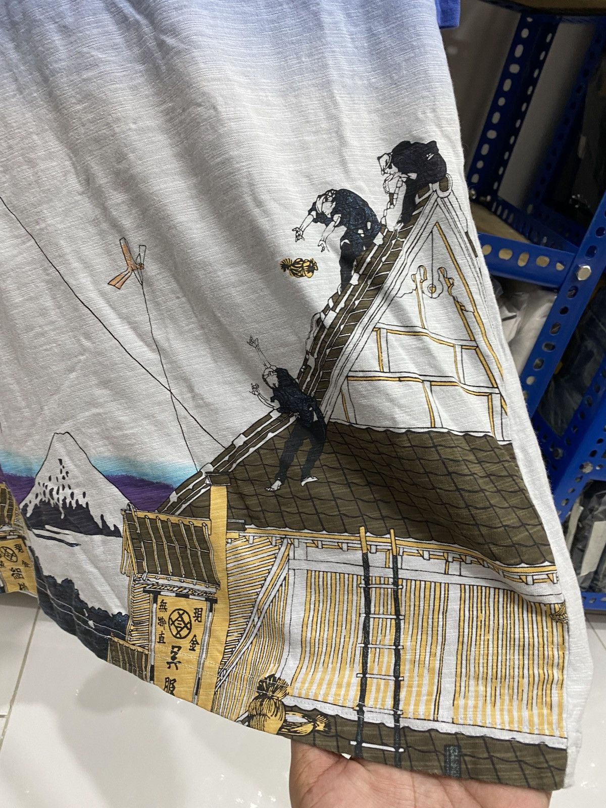 Uniqlo UNIQLO X HOKUSAI BLUE TSHIRT Size US M / EU 48-50 / 2 - 5 Thumbnail