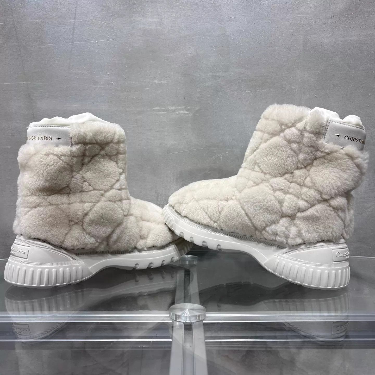 Dior Dior Snow White fur-lined snow boots women's 37.5 Size US 7 / IT 37 - 5 Thumbnail