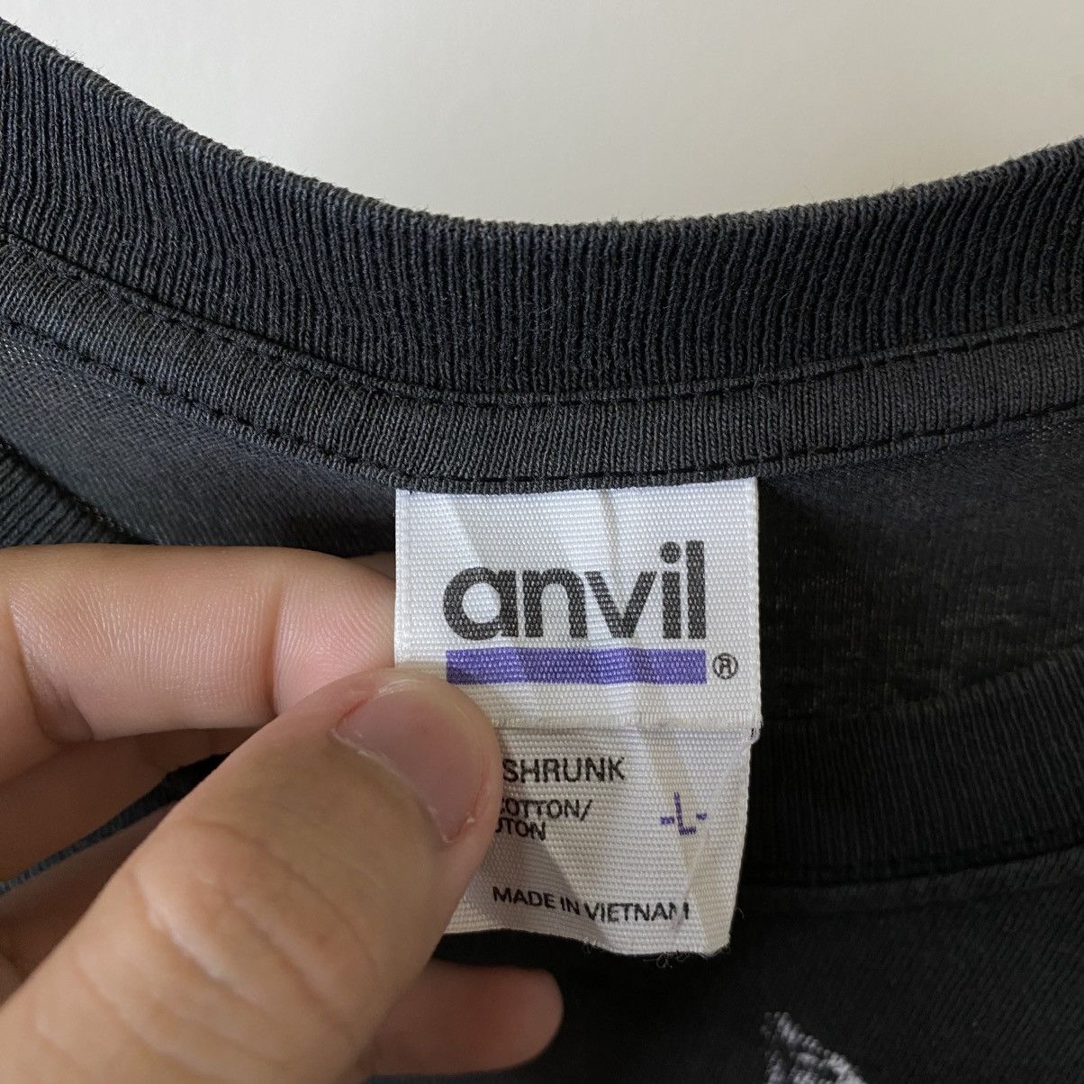 Vintage Vintage 2000s Anvil Black Blank Sunfaded Paint Splattered T Size US L / EU 52-54 / 3 - 3 Thumbnail
