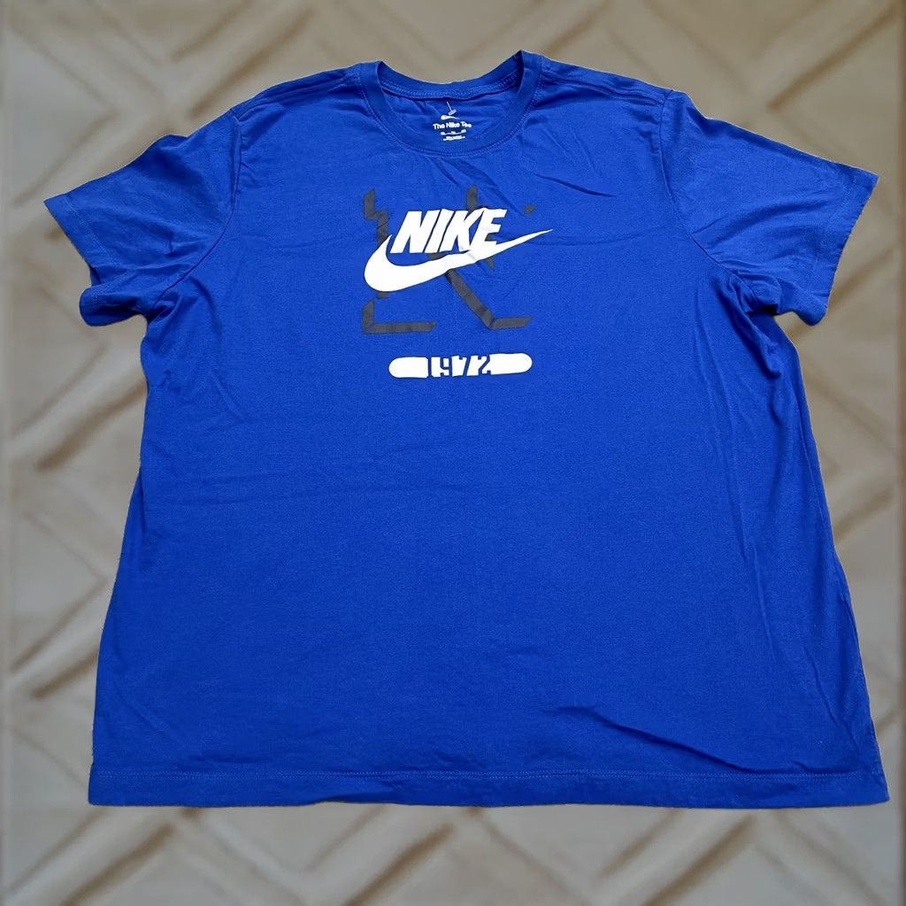Nike Nike Tee Sportswear Futura Varsity Graphic T-Shirt Mens 2XL Blue Crew Neck Size US XXL / EU 58 / 5 - 1 Thumbnail