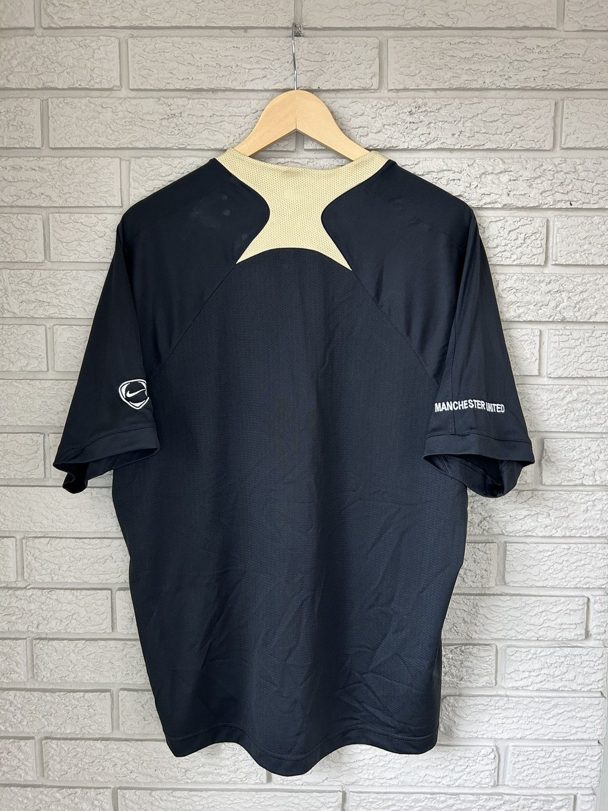 Nike Vintage Nike Manchester United 2006 Training Jersey Size US L / EU 52-54 / 3 - 7 Thumbnail