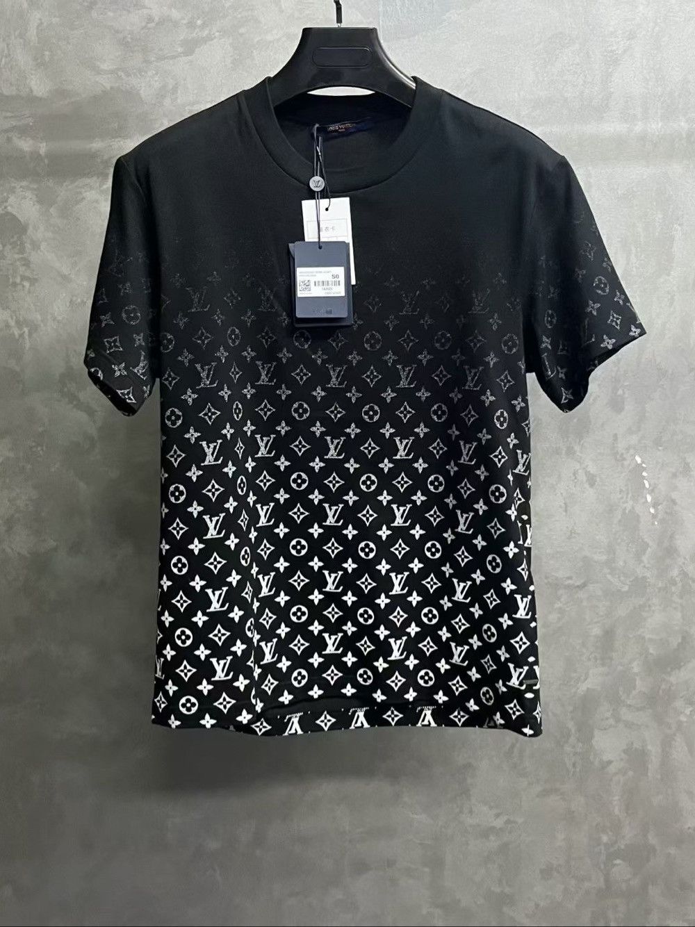 Louis Vuitton Louis Vuitton Monogram Gradient T-Shirt Size S Size US S / EU 44-46 / 1 - 1 Thumbnail