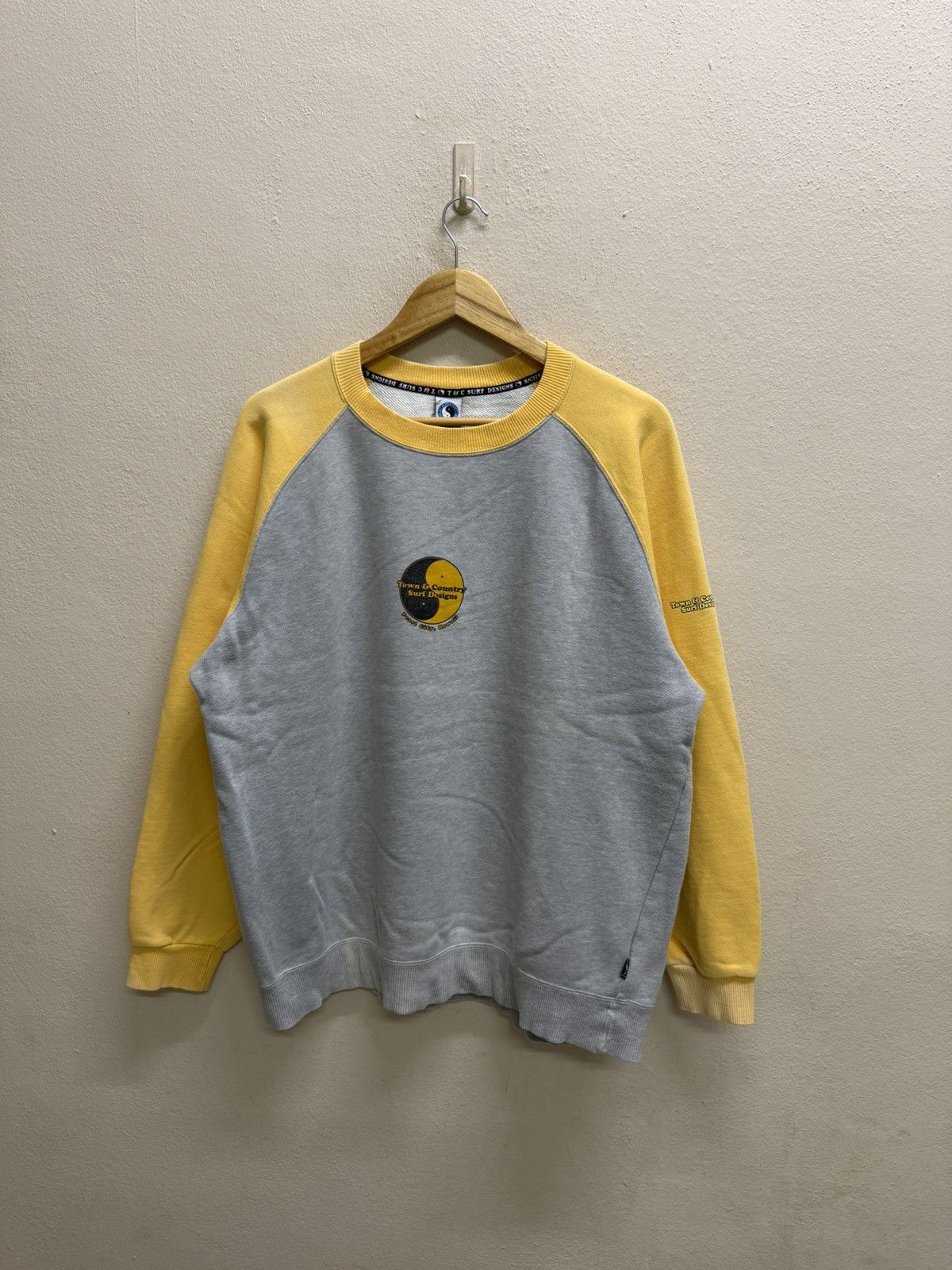 Vintage Vintage T&C Surf Design Hawaii Raglan Sleeve Sweatshirt Size US XL / EU 56 / 4 - 19 Thumbnail