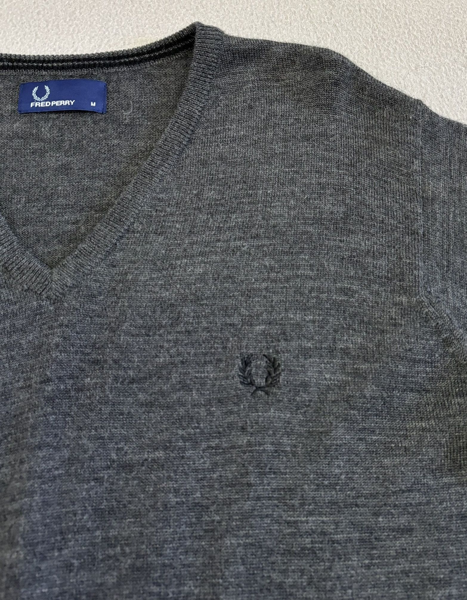 Fred Perry Fred Perry V-neck 100% Wool Sweater Medium Size US M / EU 48-50 / 2 - 7 Thumbnail
