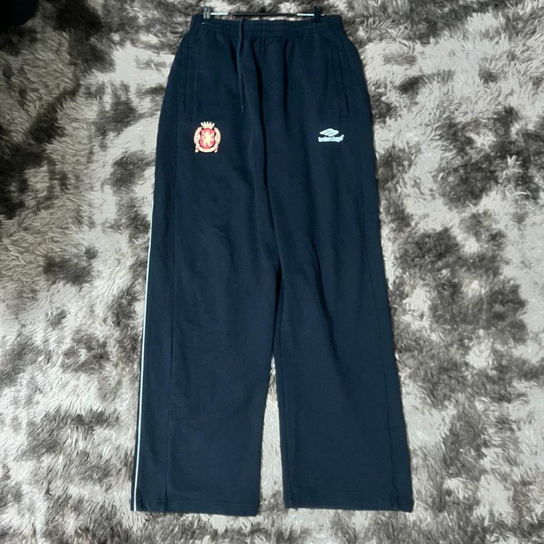 Balenciaga Balenciaga 24ss Manchester United Sweatpants Size US 26 / EU 42 - 1 Thumbnail