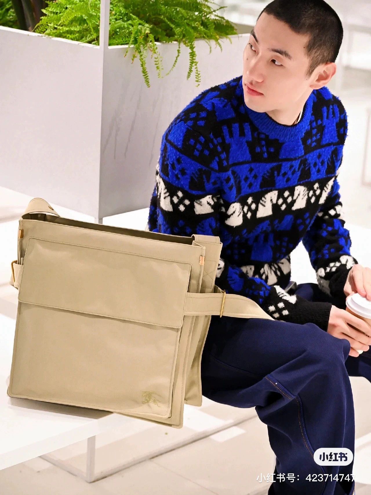 Burberry Burberry Men's 100% Wool Heavyweight Brushed Sweater Size US L / EU 52-54 / 3 - 7 Thumbnail