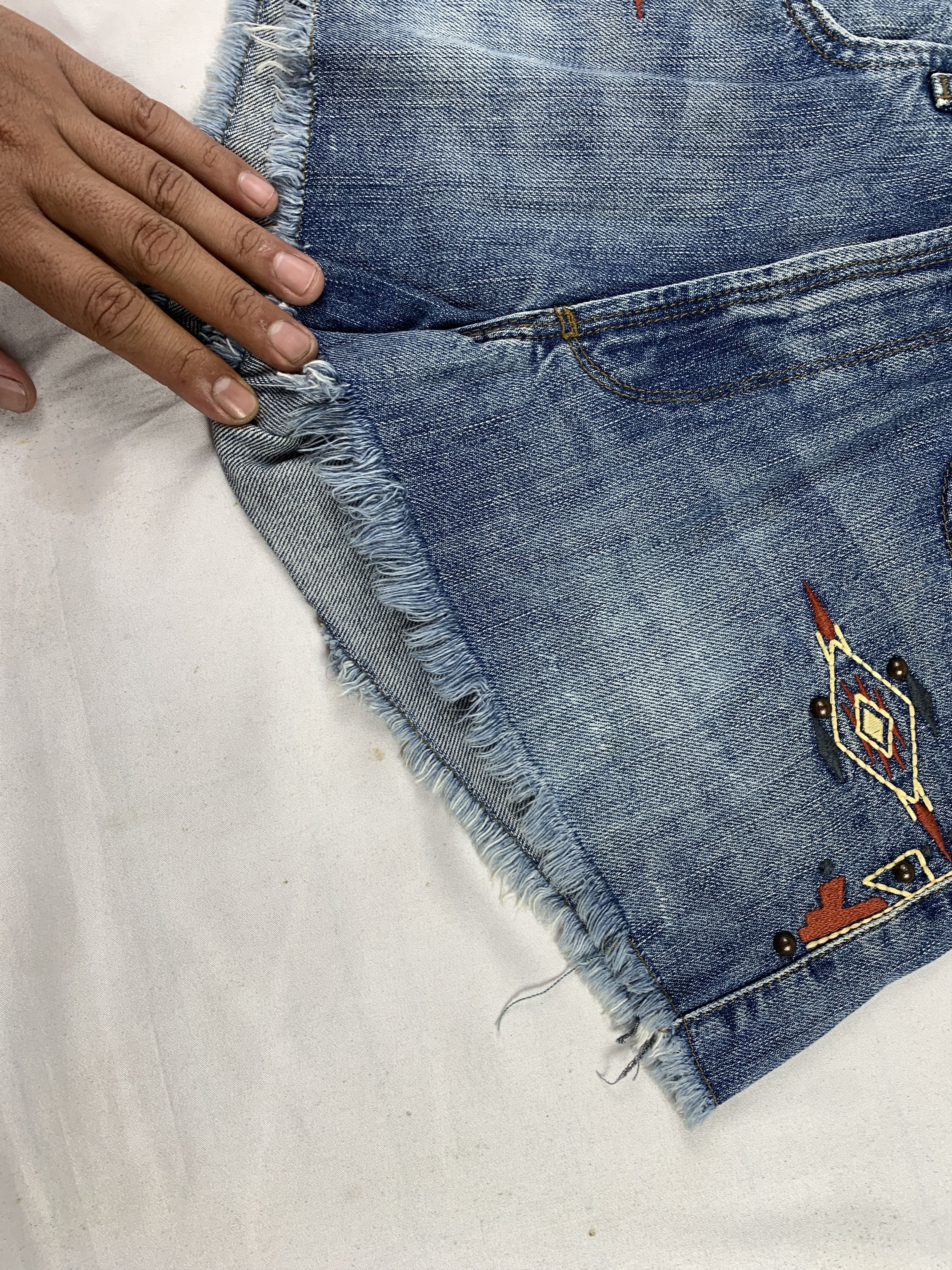 Bershka Bershka Blue Chimayo Embroidered Shorts (27) Size 27" / US 4 / IT 40 - 7 Thumbnail
