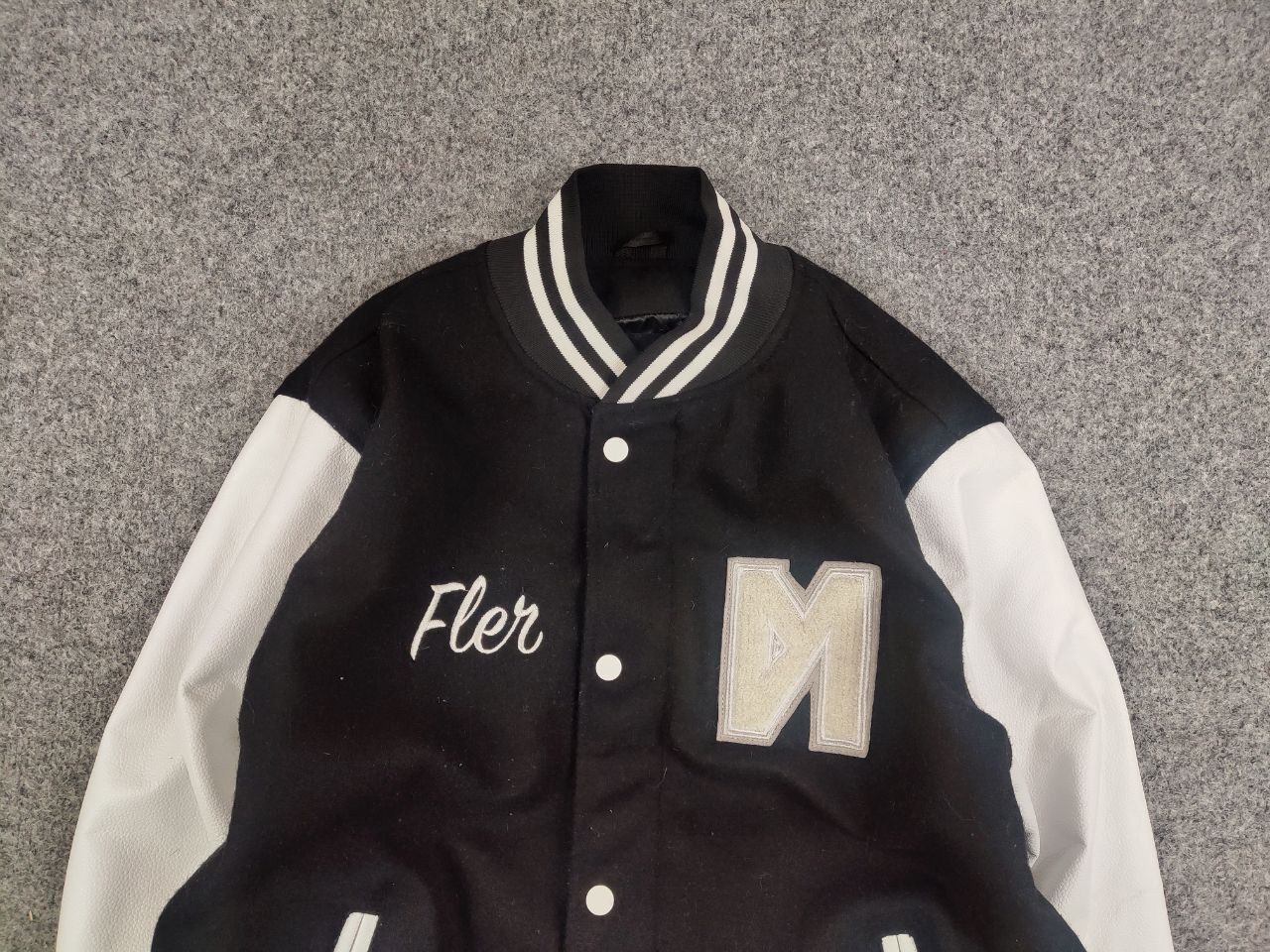 Japanese Brand Vintage 90's Japanese Black White Logo Varsity Bomber Jacket Size US L / EU 52-54 / 3 - 3 Thumbnail