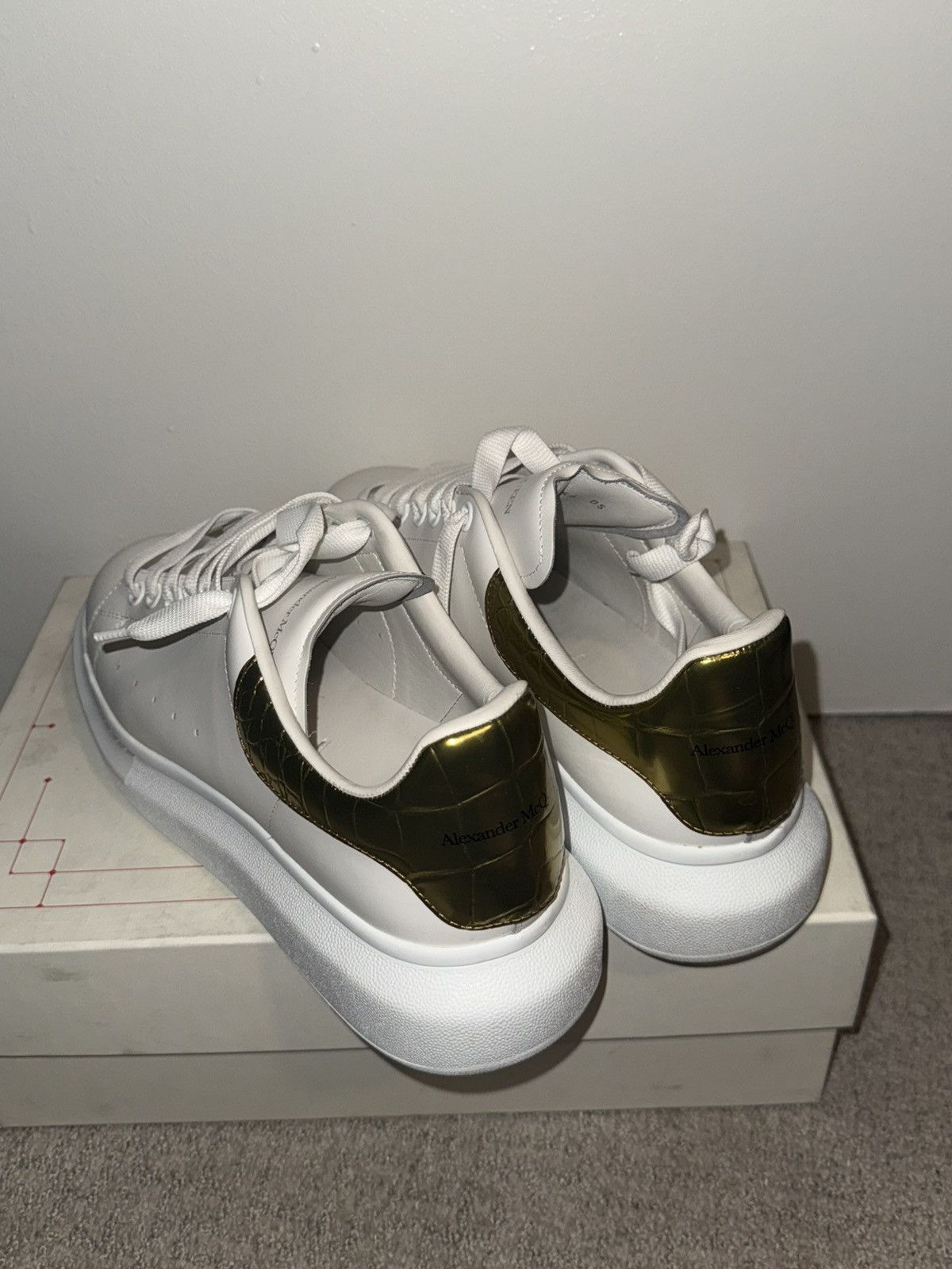 Alexander McQueen White and gold Alexander McQueens Size US 11 / EU 44 - 7 Thumbnail