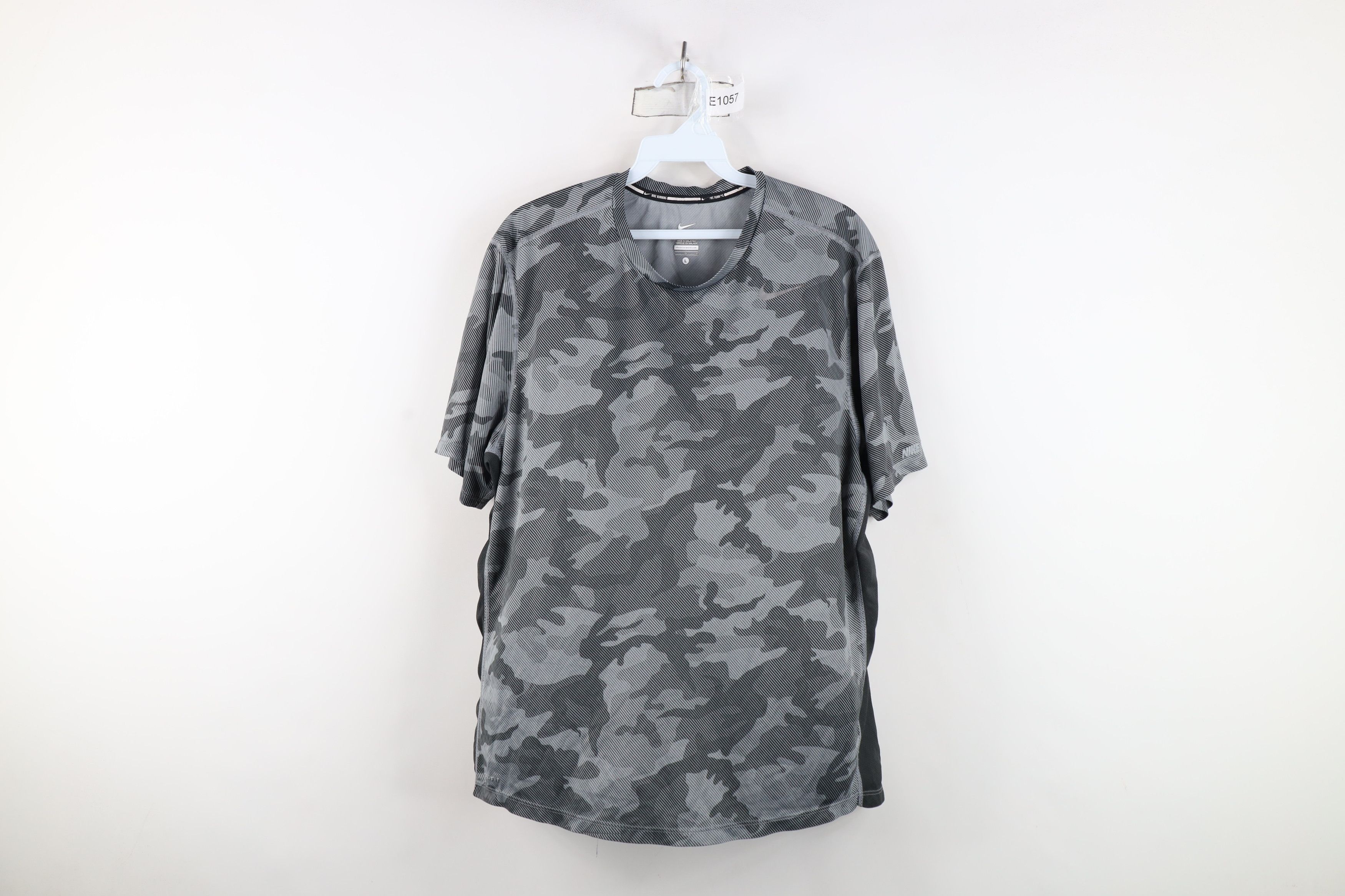 Nike Nike Running Travis Scott Mini Swoosh Camouflage T-Shirt Size US L / EU 52-54 / 3 - 1 Thumbnail