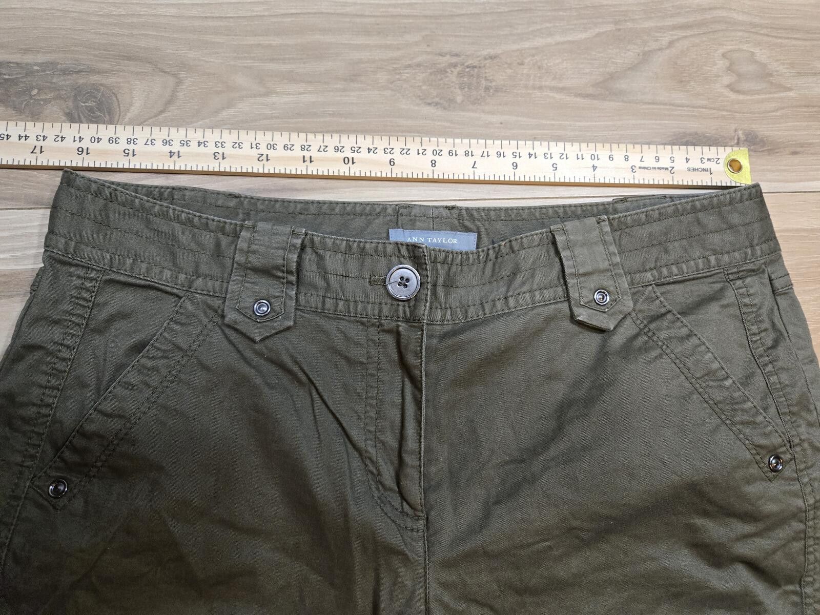 Ann Taylor Ann Taylor Lindsay Capri Pants Olive Green Utility Crop Size 30" / US 8 / IT 44 - 8 Thumbnail