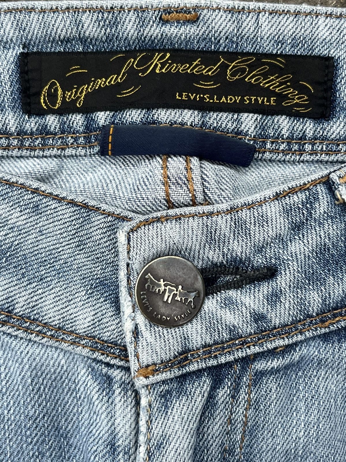 Levi's × Levi's Vintage Clothing Vintage Y2K Levi’s Light Blue Washed Mid Rise Flare Jeans Size 29" - 9 Thumbnail