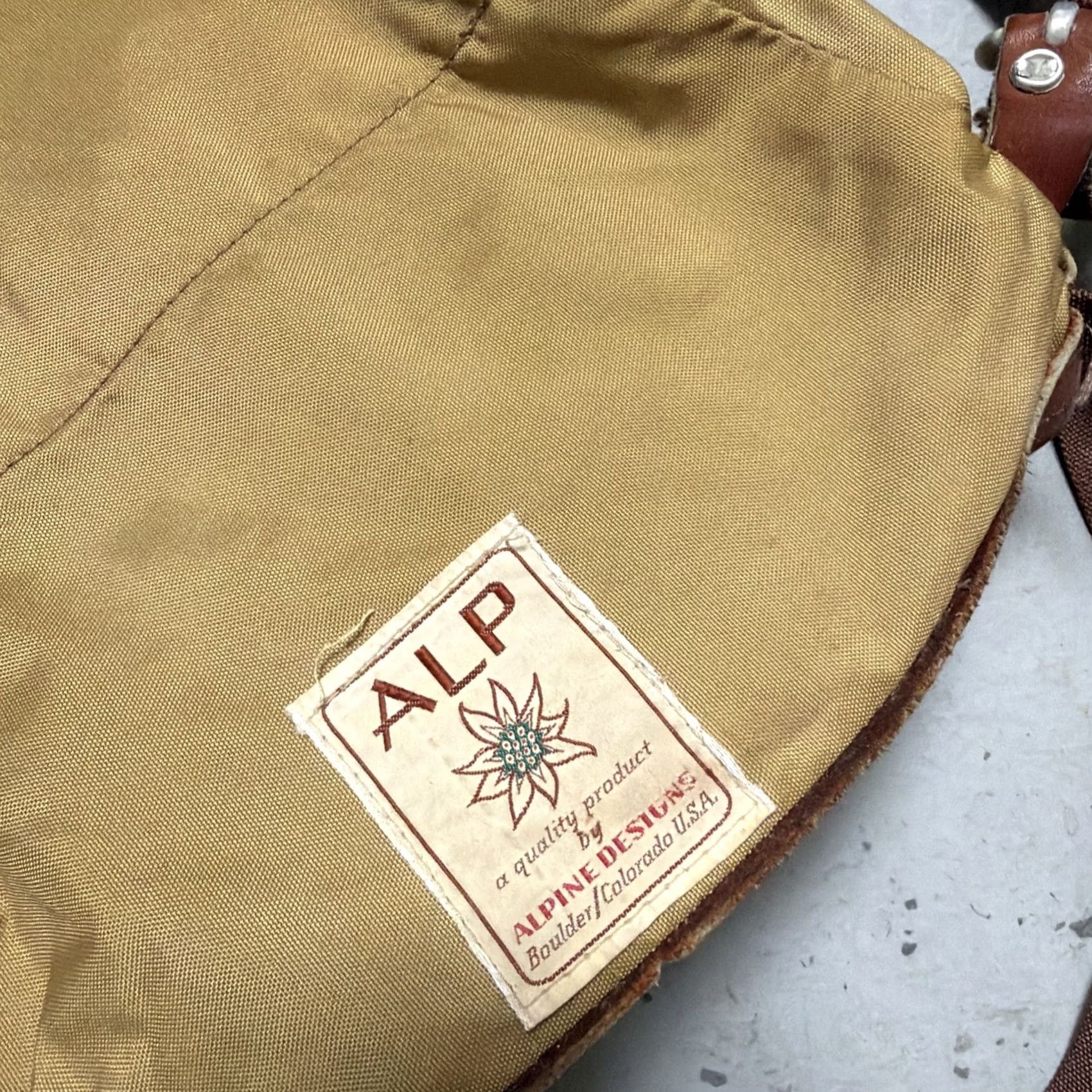 Vintage VINTAGE Alpine Designs Teardrop Canvas Leather Camp Hike Trail Backpack Rucksack Unisex Brown Small"} Size ONE SIZE - 7 Thumbnail