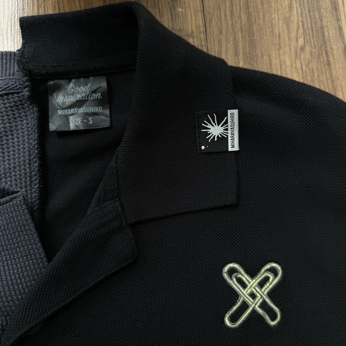 Maison MIHARA YASUHIRO 23x26 MIHARAYASUHIRO MMY Good inspiration GU polo split tee Size US S / EU 44-46 / 1 - 3 Thumbnail