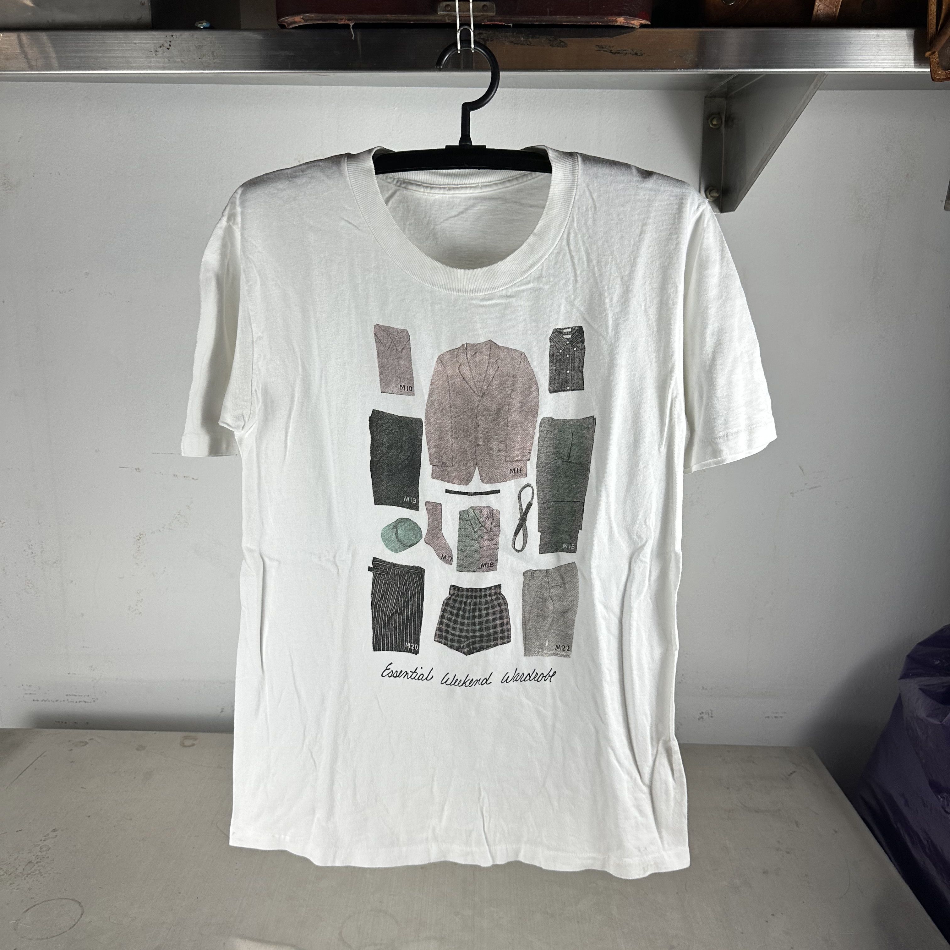 Vintage 90s Essential Weekend Wardrobe Fashion Artwork T-Shirt Size US L / EU 52-54 / 3 - 1 Thumbnail