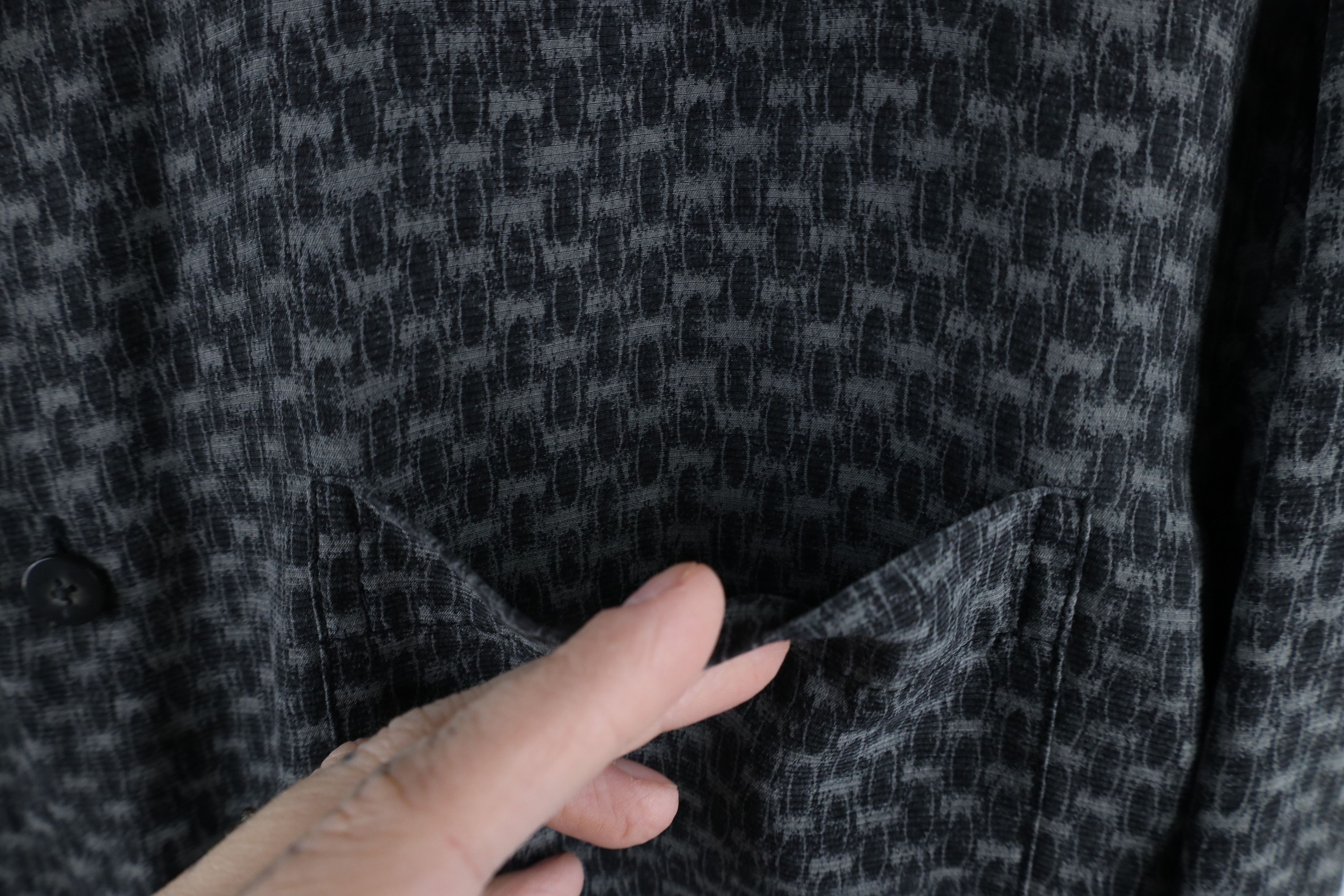 Vintage Vintage 90s Streetwear Silk Long Sleeve Button Shirt Gray Size US M / EU 48-50 / 2 - 4 Thumbnail