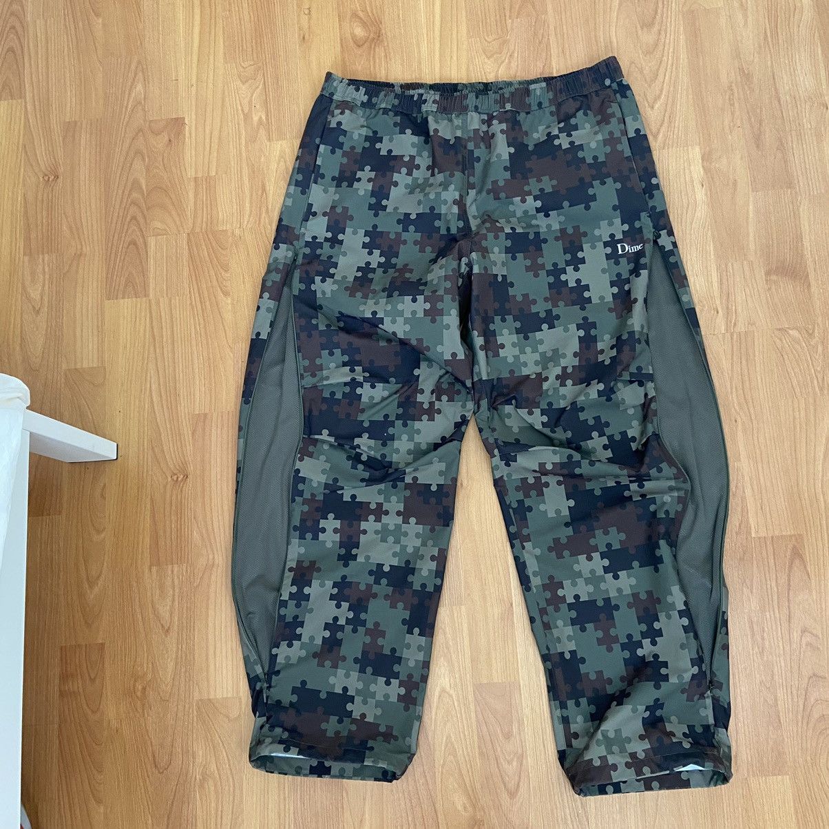 Dime Dime Men’s Relaxed Puzzle Camo Zip Pants Size XL Size US 36 / EU 52 - 2 Thumbnail