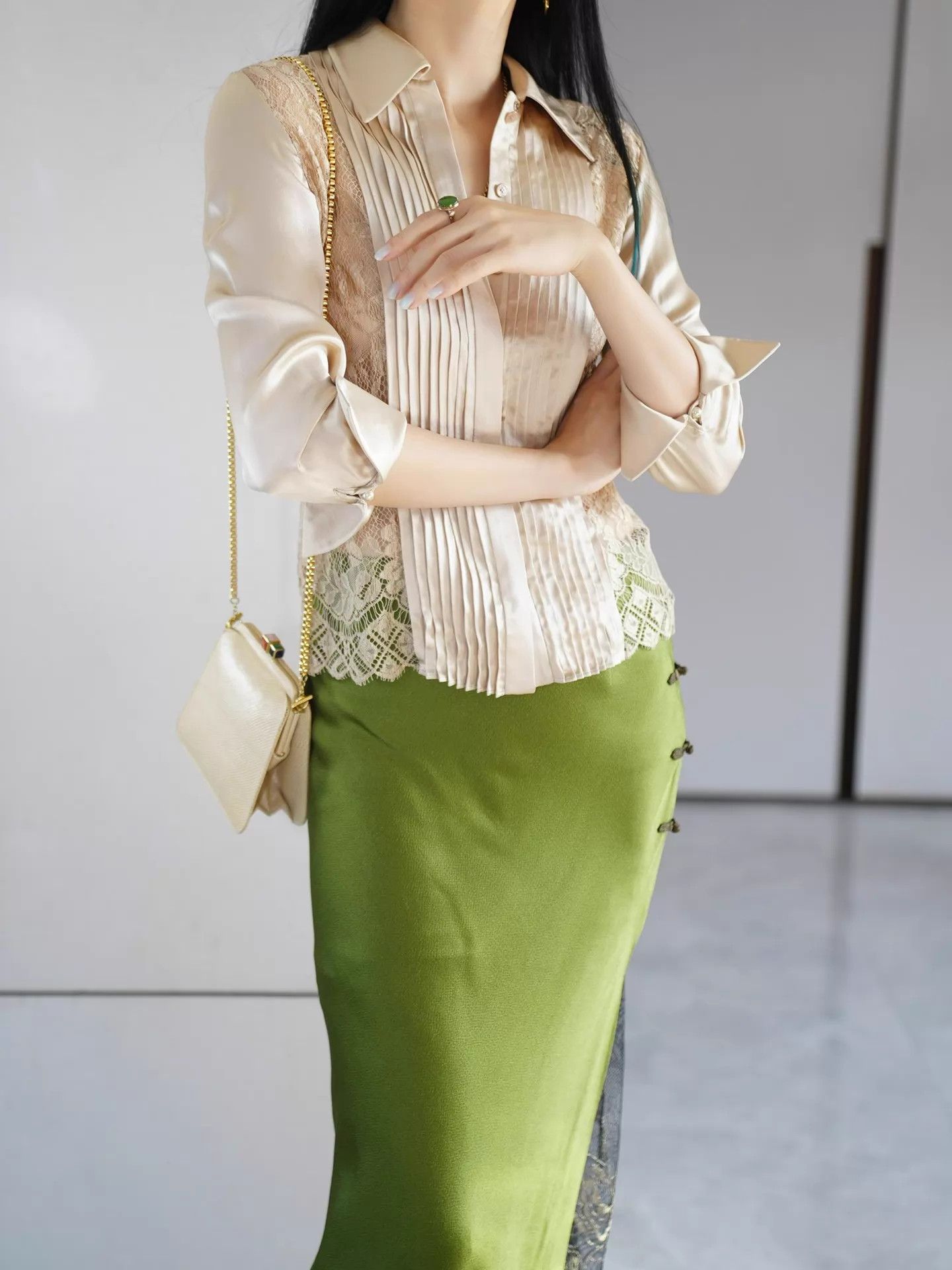 Valentino Valentino Vtg Champagne Silk Pearl Cuff Lace Shirt Size S / US 4 / IT 40 - 9 Thumbnail