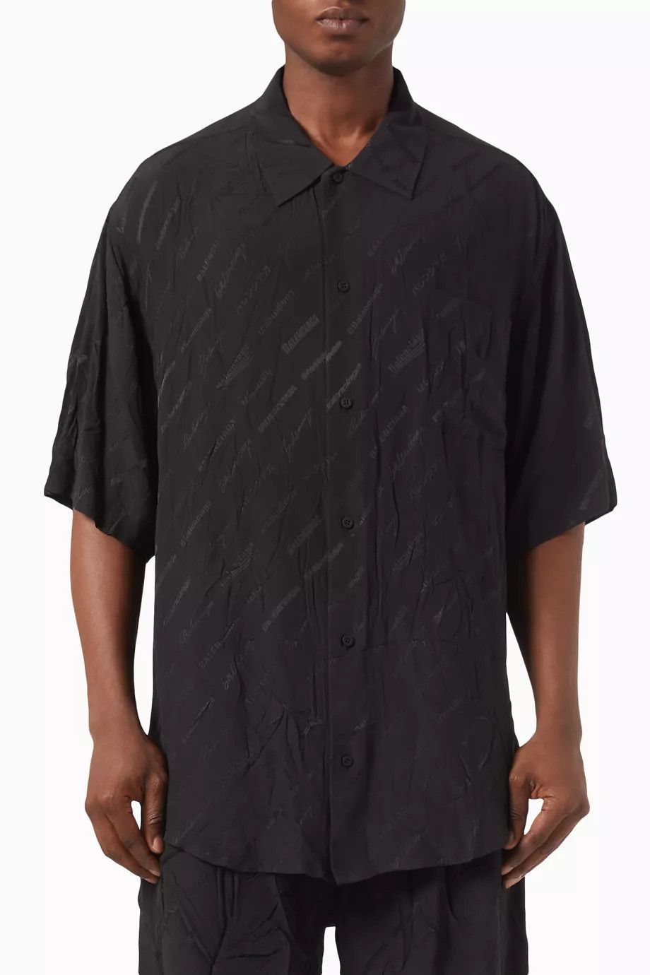 Balenciaga o1w1db10425 Logomania All Over Minimal Short Sleeve Shirt Size US S / EU 44-46 / 1 - 1 Thumbnail