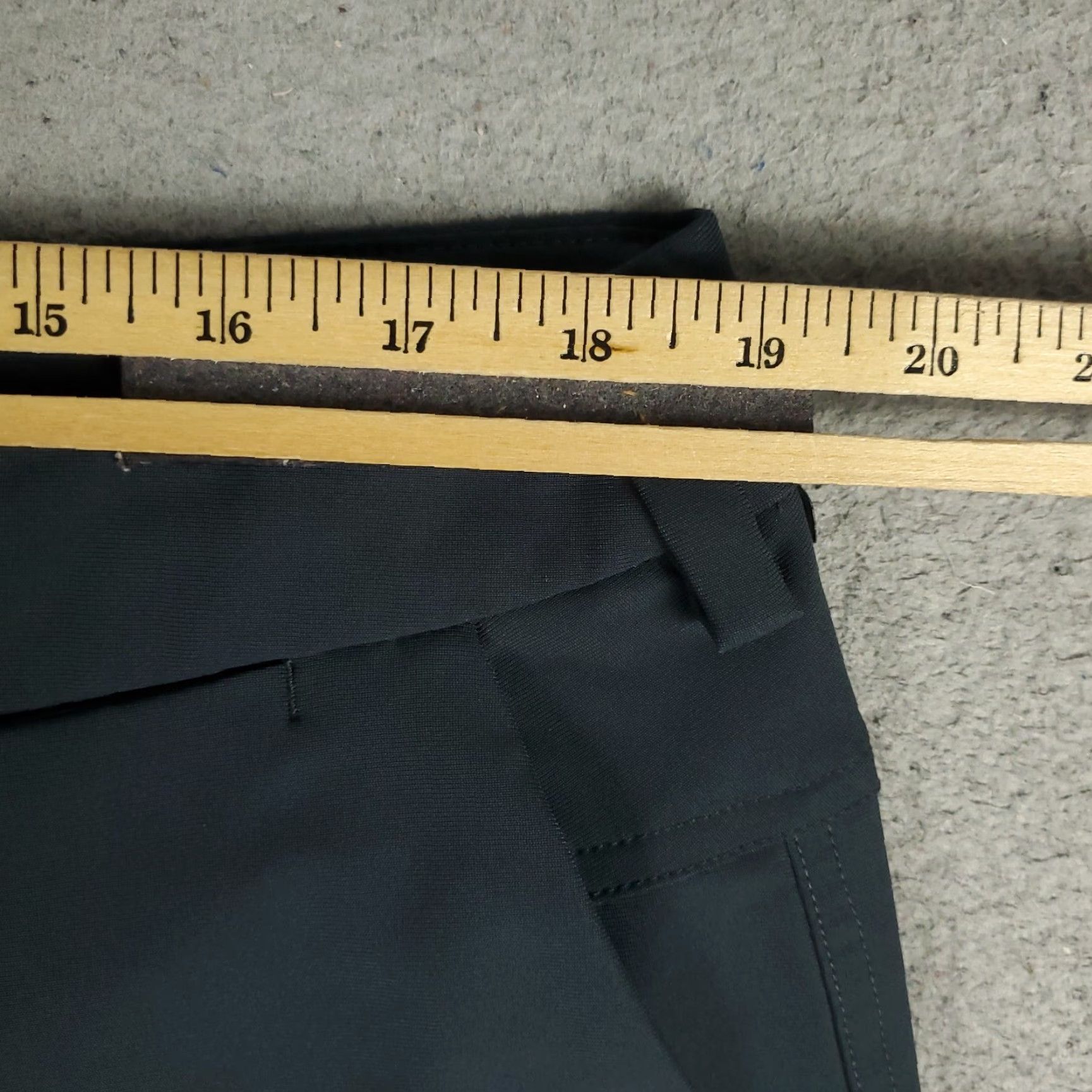 Lululemon Lululemon Mens Shorts 38 Gray Tech Polyester Flat Front Chino Casual Business Travel Workwear Utility Size US 38 / EU 54 - 4 Thumbnail