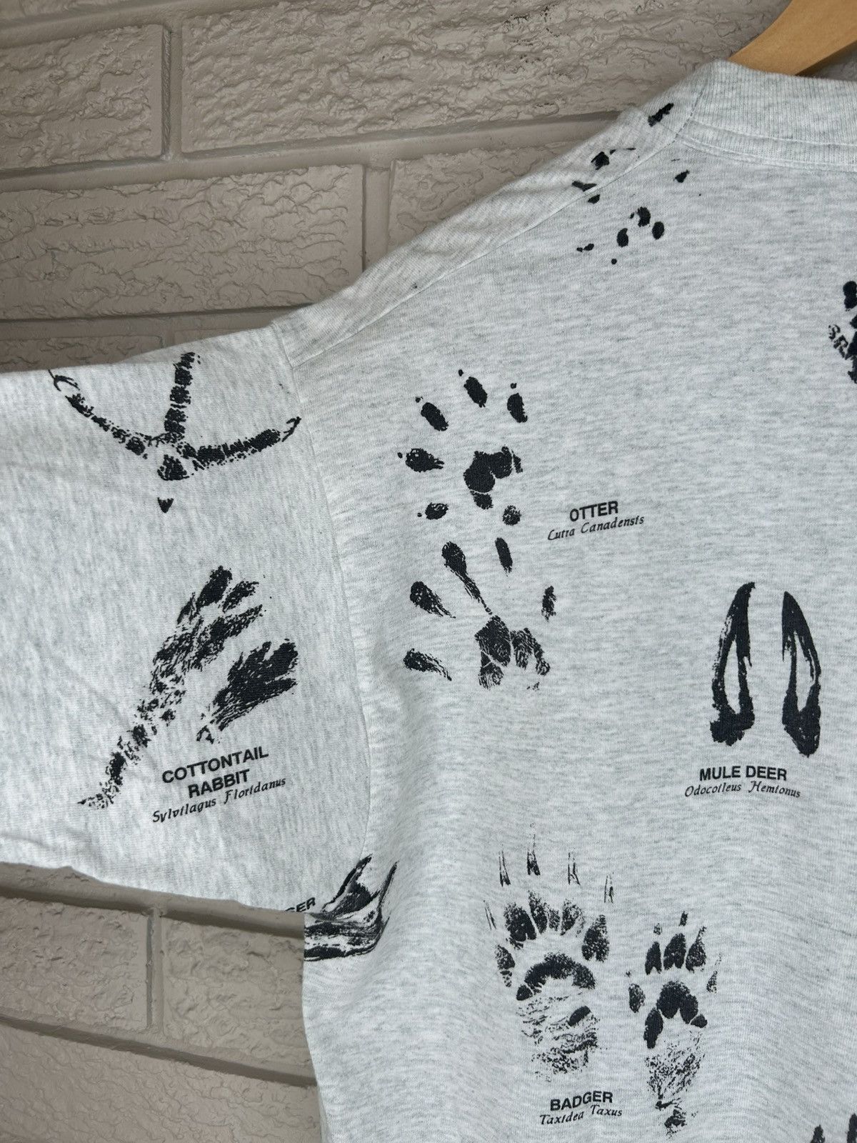 Vintage Vintage 90s Alaska Wildlife Animal Footprint AOP Art T Shirt Size US L / EU 52-54 / 3 - 15 Thumbnail