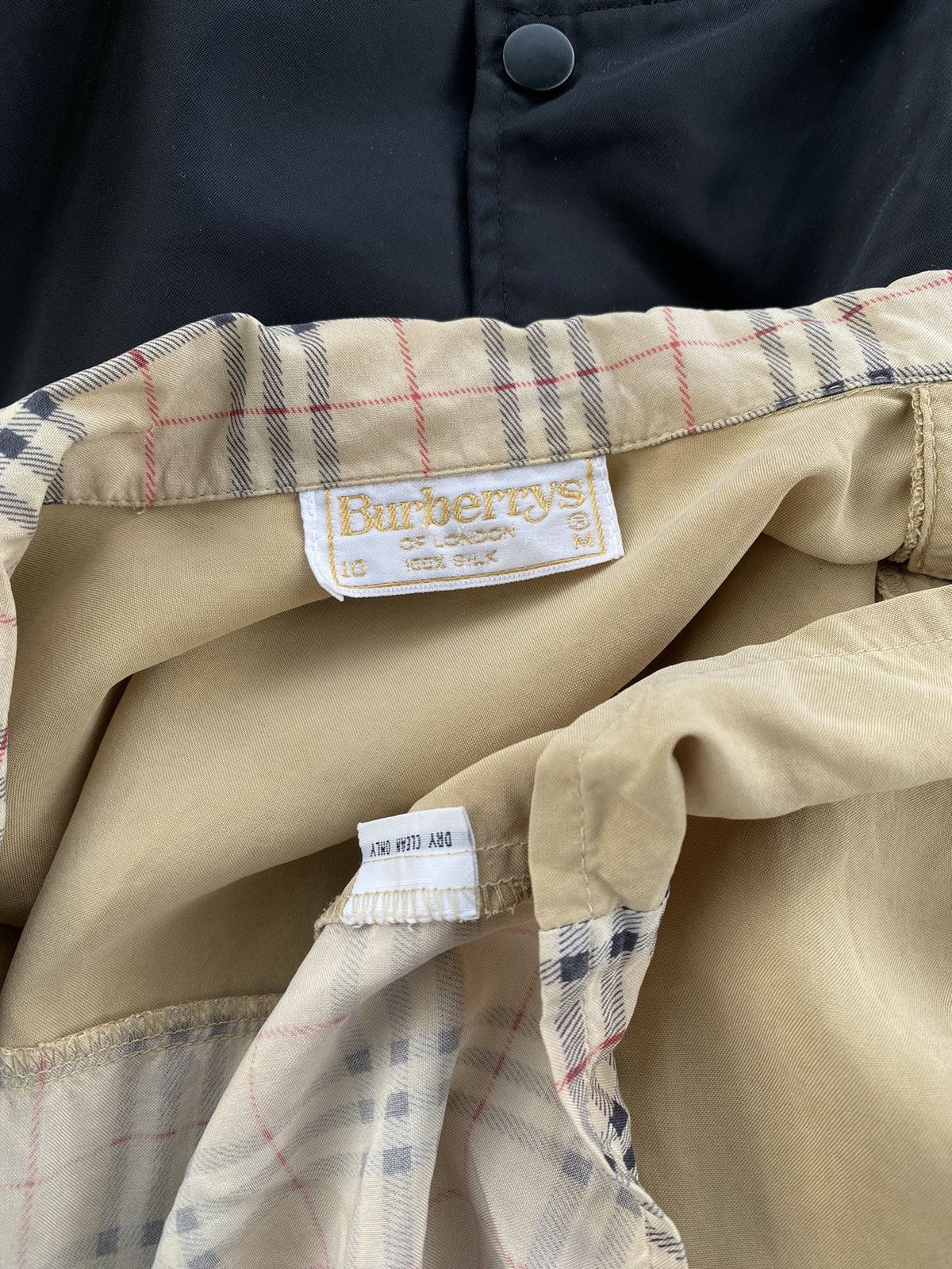Burberry Last Drop!! Vintage Burberry Nova check Silk Shirt Size US M / EU 48-50 / 2 - 10 Thumbnail