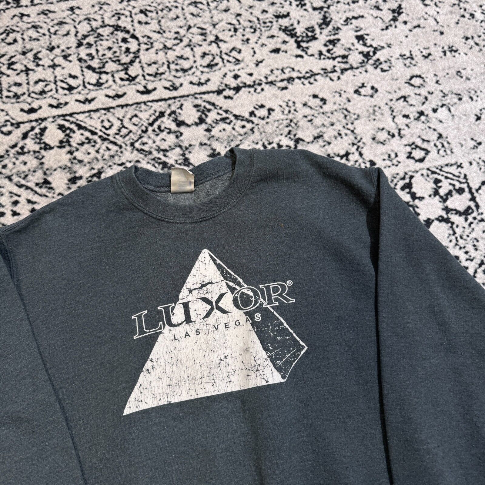 Vintage Vintage Unisex Gray Cotton Crewneck Size S Luxor Casino 90s Size US S / EU 44-46 / 1 - 4 Thumbnail