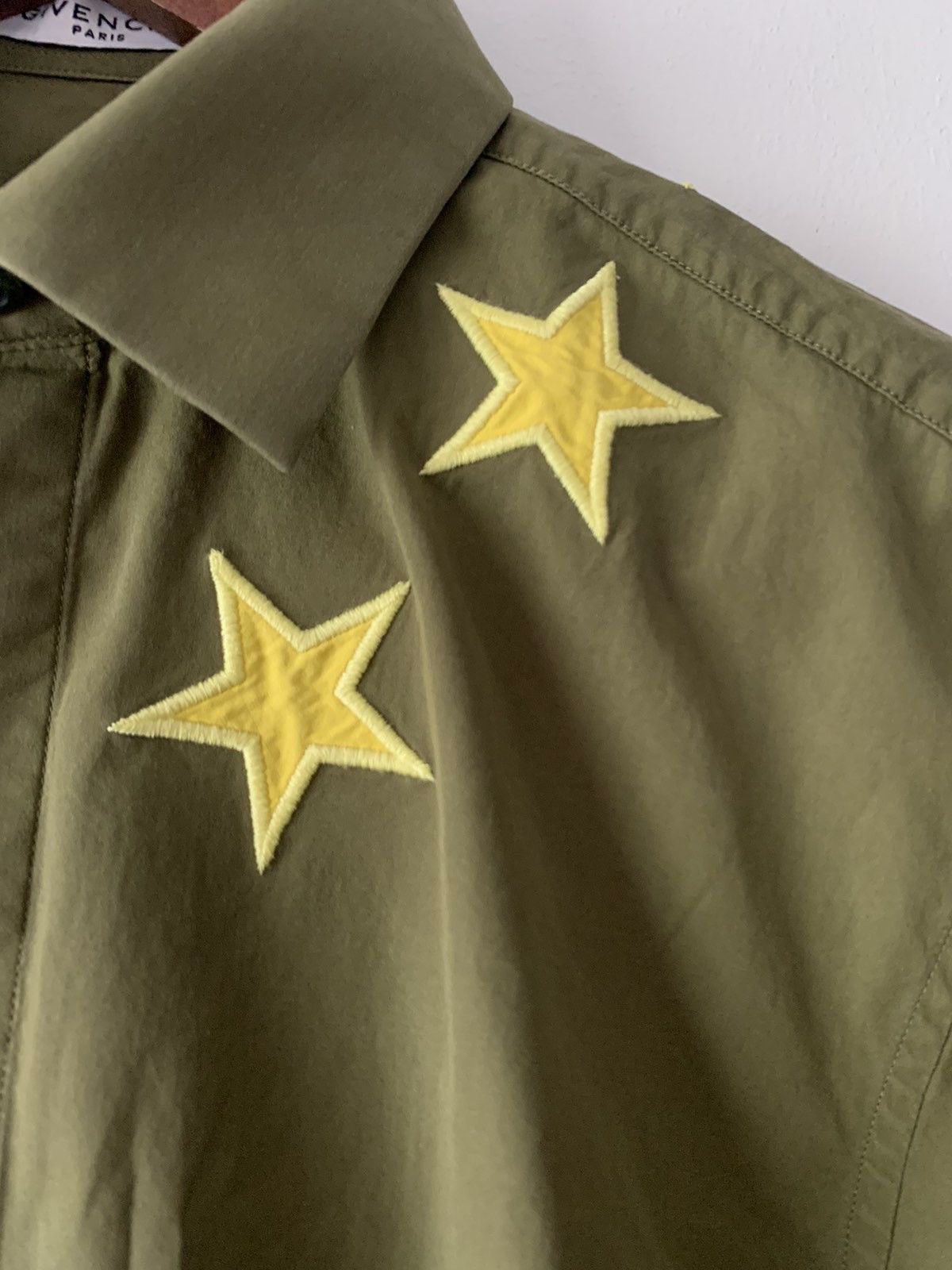 Givenchy Givenchy Star Embroidered Shirt Size US M / EU 48-50 / 2 - 3 Thumbnail