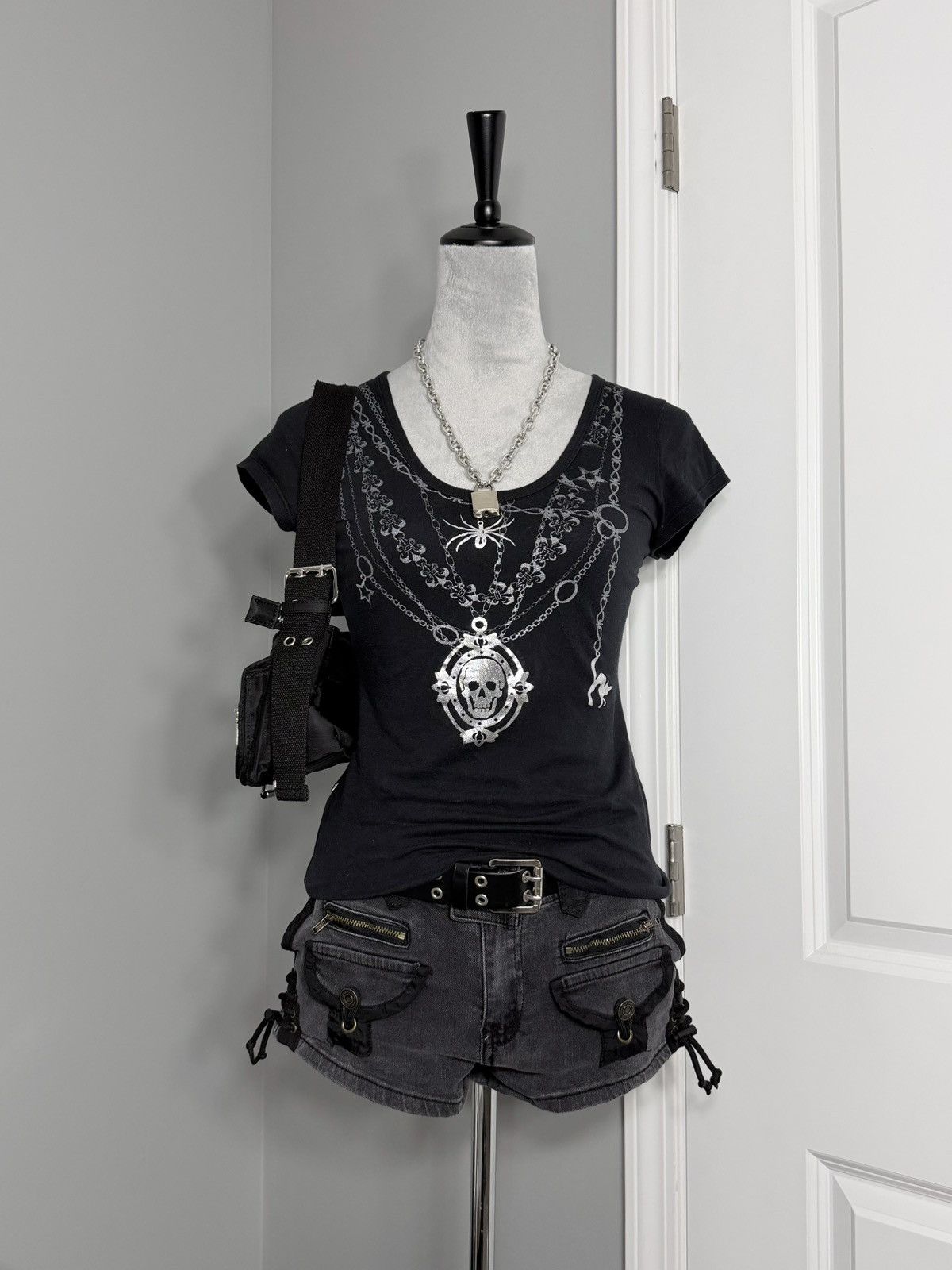 Other Y2K Emo Punk Black & Silver Graphic Layered Chains Baby Tee Size XS / US 0-2 / IT 36-38 - 2 Thumbnail