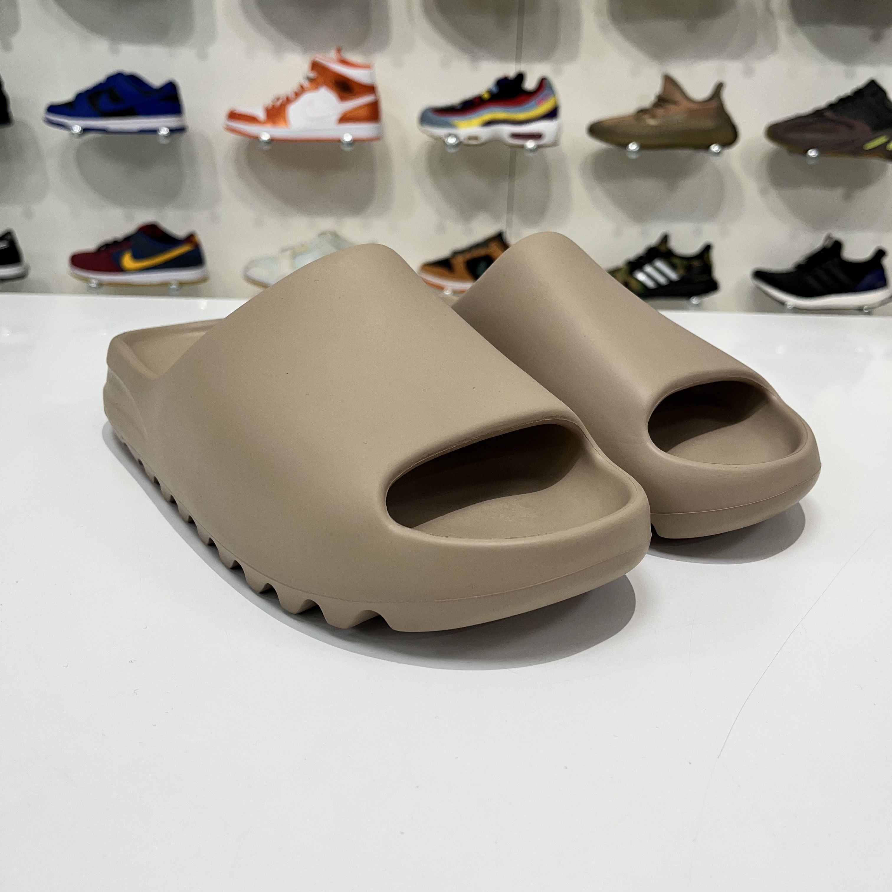 Adidas Adidas Yeezy Slide Pure (First Release) Size US 10 / EU 43 - 8 Thumbnail