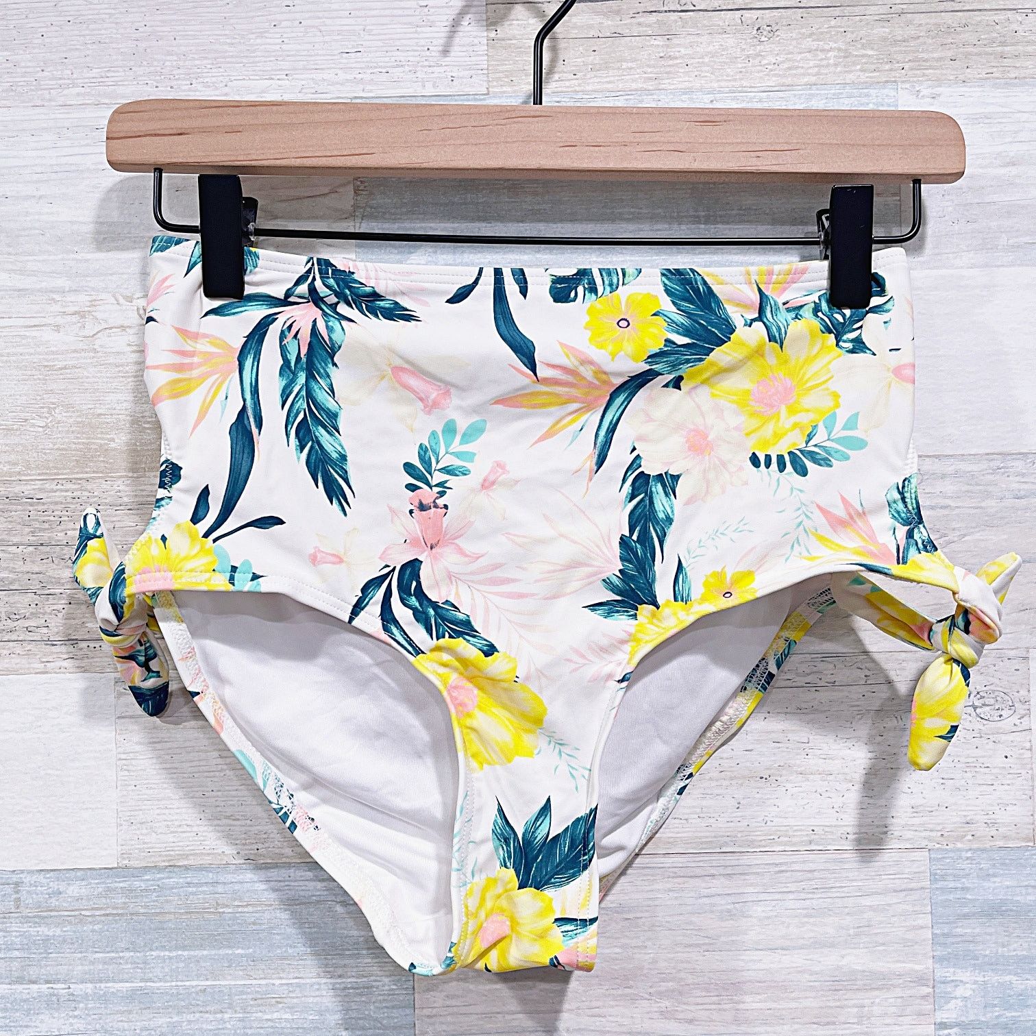 New Look New Look Swim Tropical Floral High Waist Bikini Bottom UK 6 Size XS / US 0-2 / IT 36-38 - 1 Thumbnail