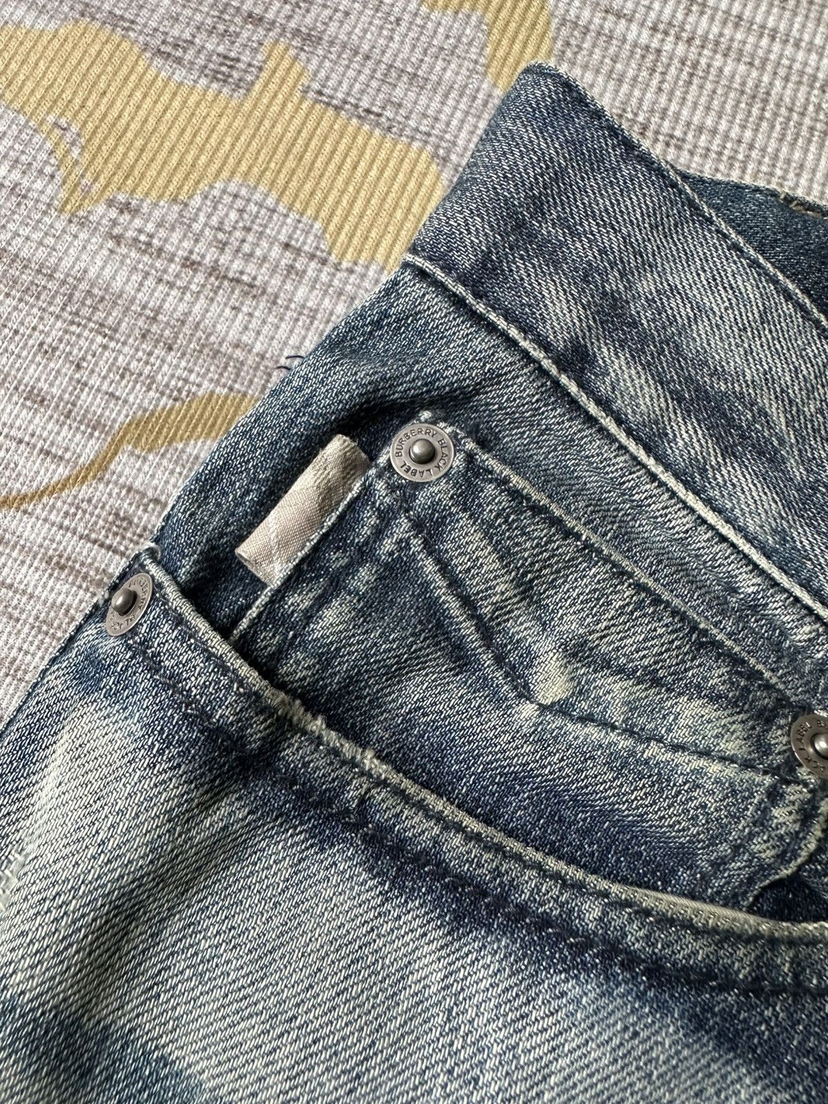 Burberry Burberry Black Label Faded Blue Design Distressed Denim Size US 30 / EU 46 - 12 Thumbnail
