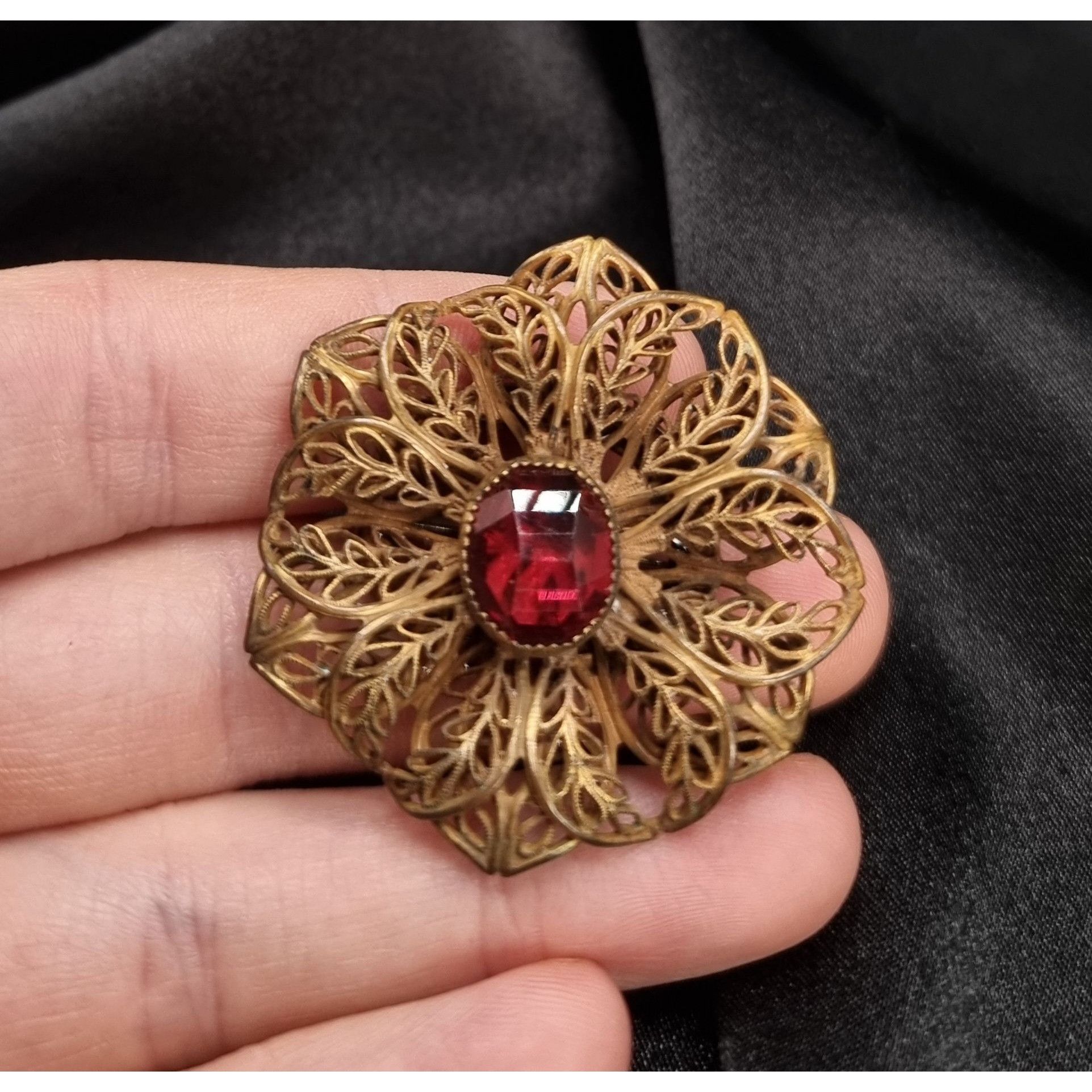 Vintage Vintage 1930's-1950's Gold-Tone Filigree Brooch With Red Gla Size ONE SIZE - 5 Thumbnail