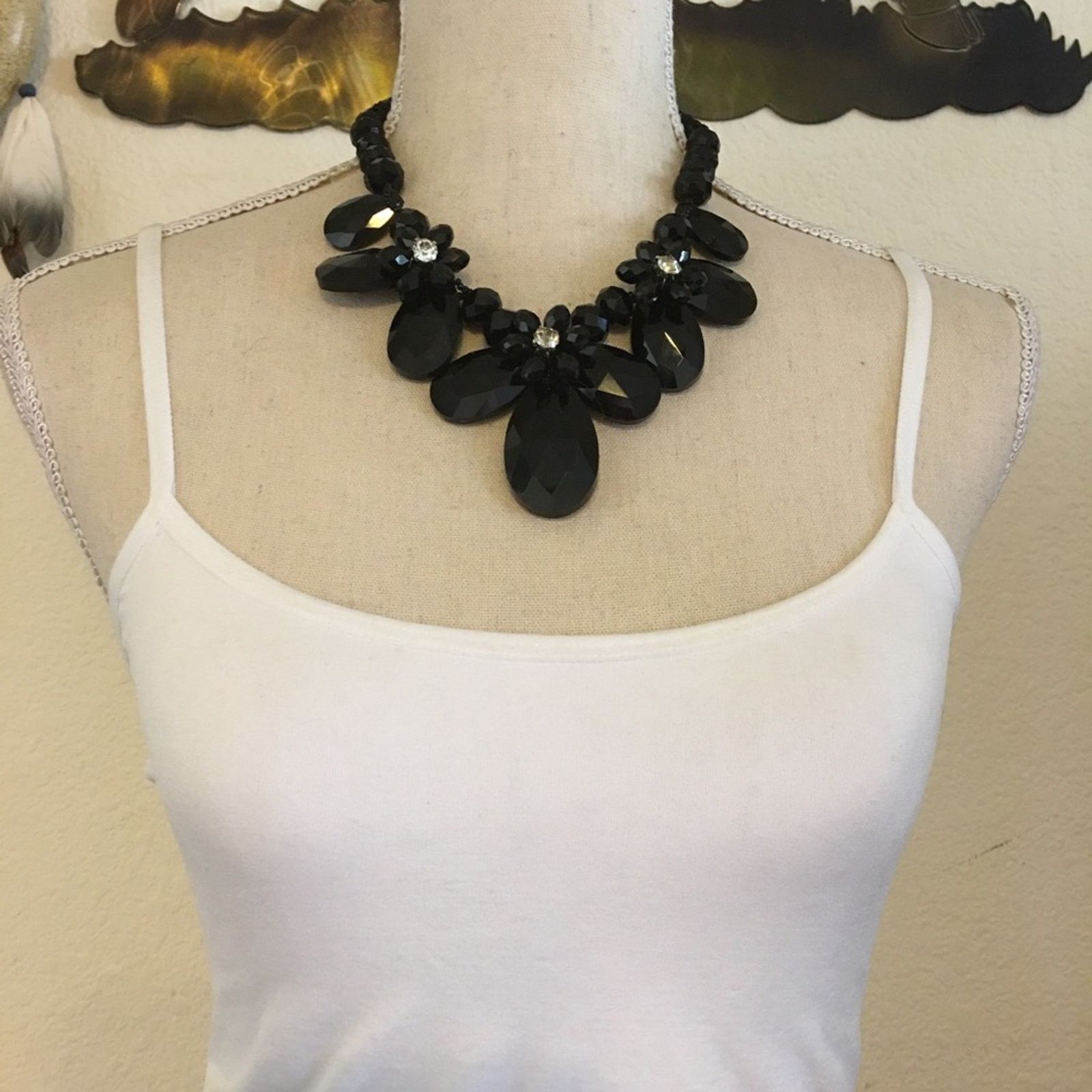 Jewelry Black faceted teardrop glass floral style necklace Size ONE SIZE - 3 Thumbnail