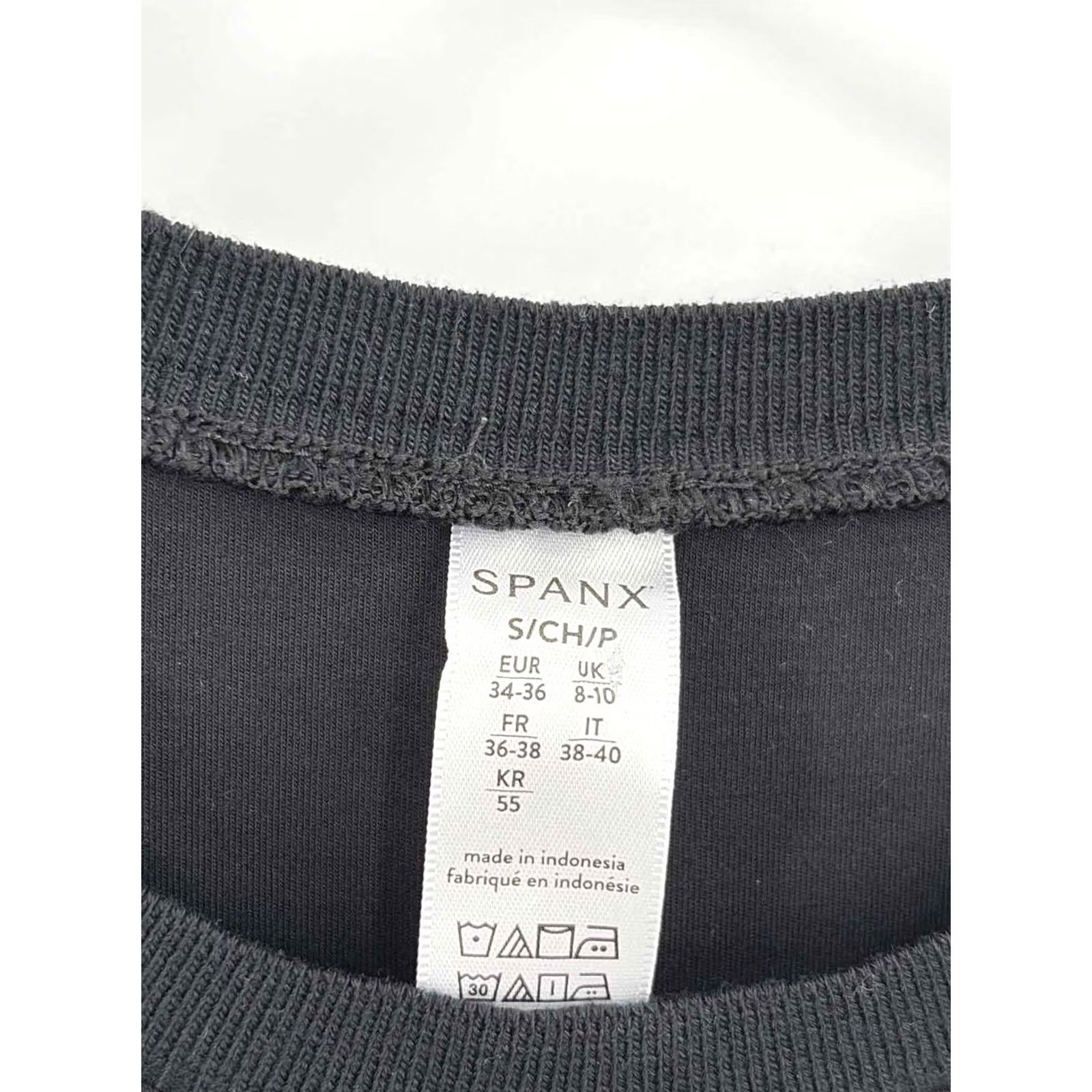 Spanx Spanx Black T-shirt Small - Pre-Owned Brand Color Size Regular Mens Women? Size S / US 4 / IT 40 - 3 Thumbnail
