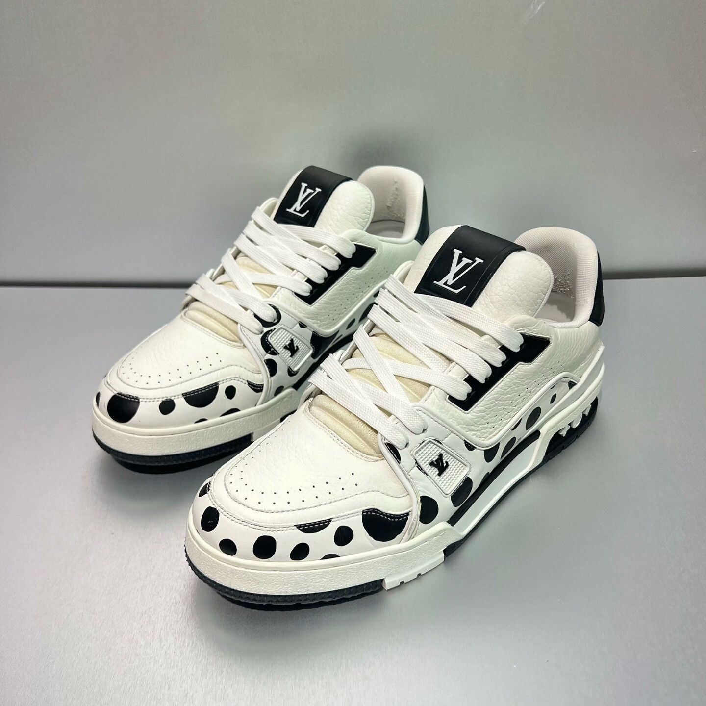 Louis Vuitton Louis Vuitton Trainer Yayoi Kusama Polka Dot Size US 8.5 / EU 41-42 - 1 Thumbnail