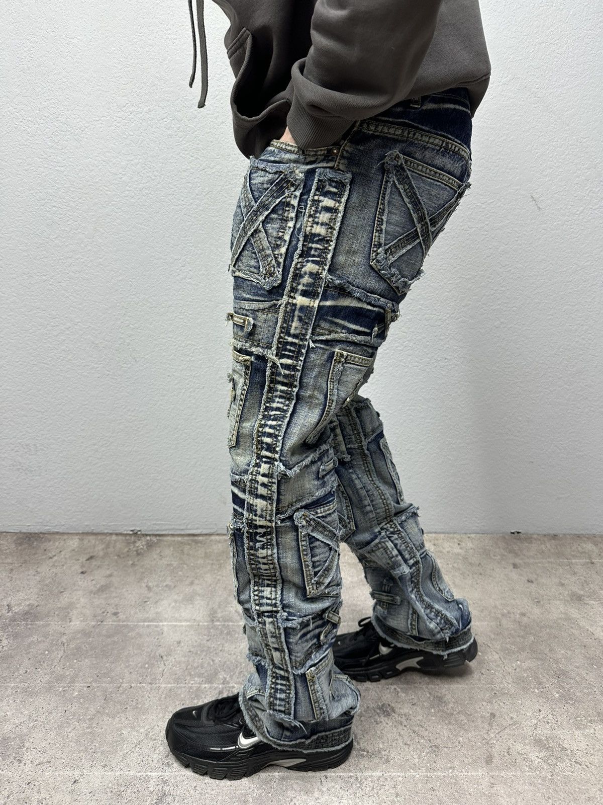 Japanese Brand Vintage Junya Watanabe Style Multi Pocket Cargo Jeans Pants Size US 32 / EU 48 - 3 Thumbnail