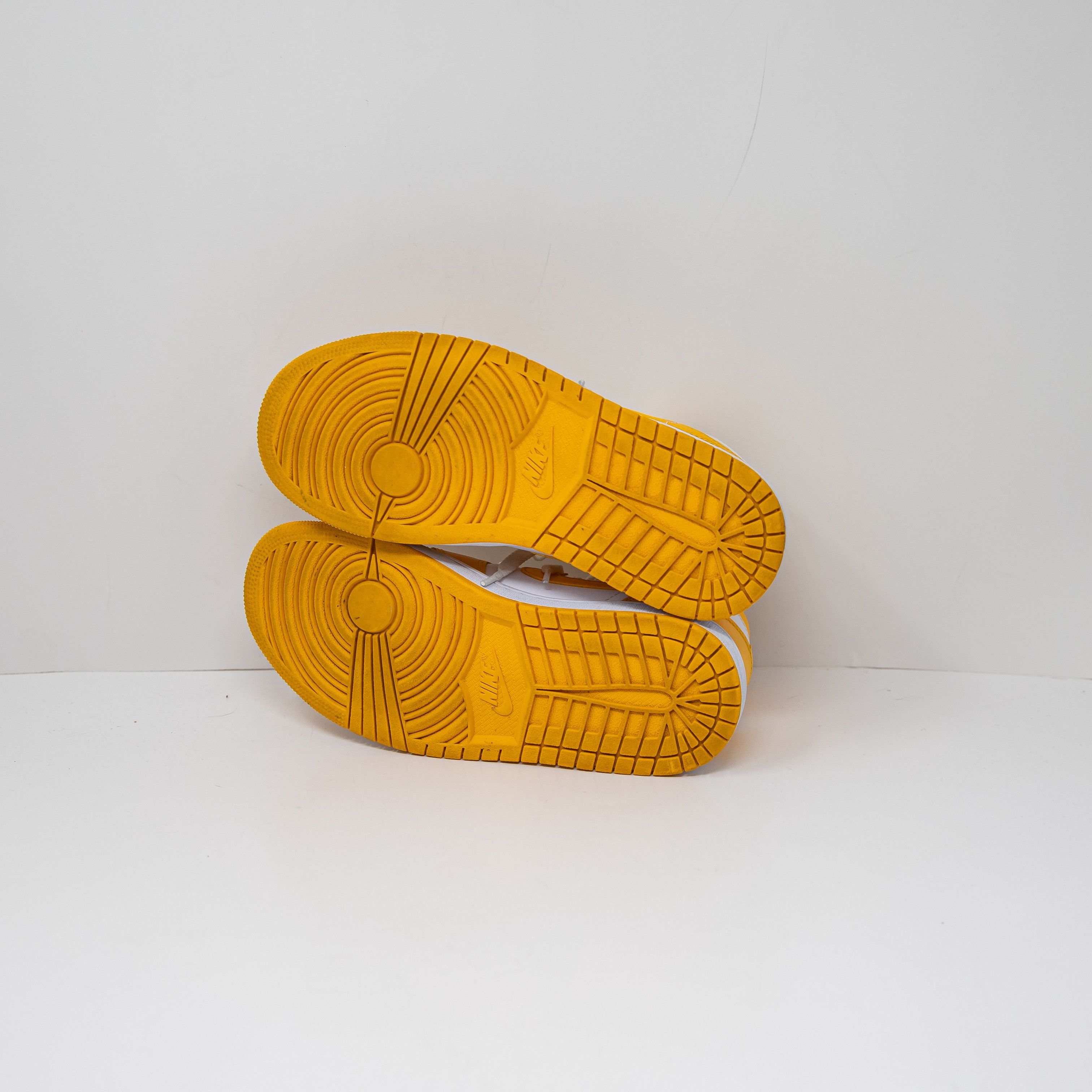 Nike Nike Air Jordan 1 Mid University Gold Yellow Size US 7 / IT 37 - 4 Thumbnail