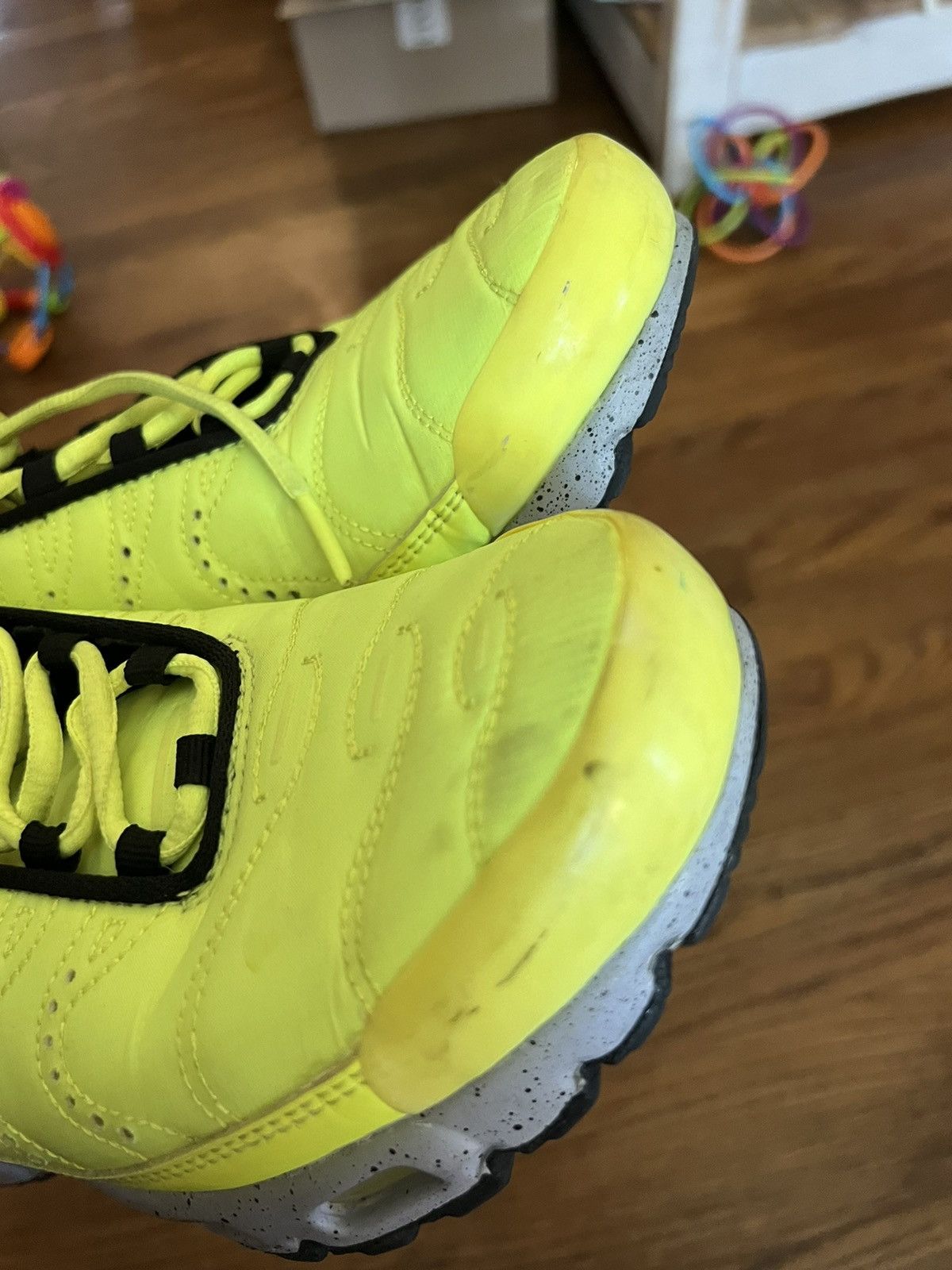 Nike Nike Air Max Plus Premium Volt Mens 8 Shoes Safety Yellow Size US 8 / EU 41 - 4 Thumbnail