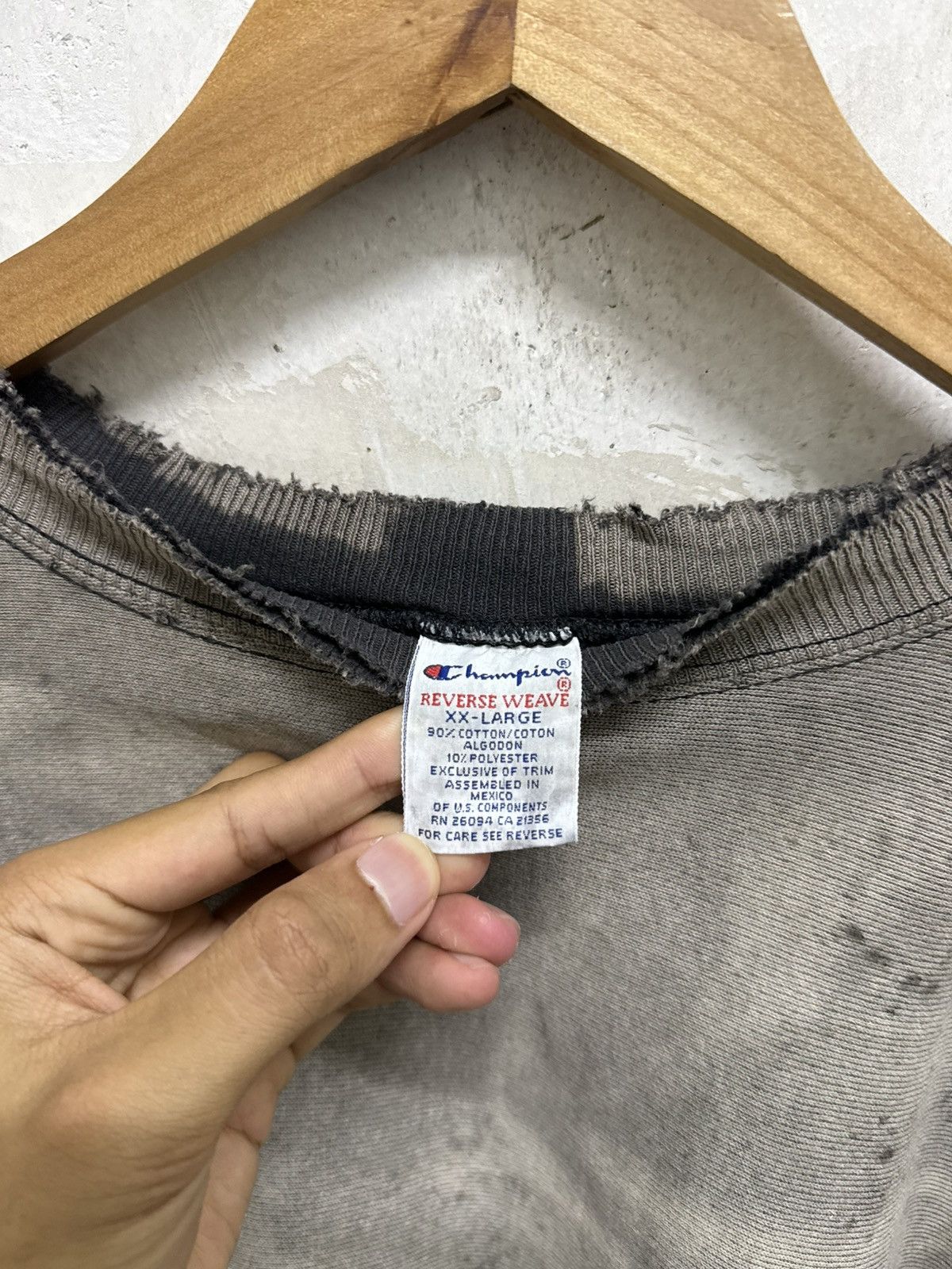 Champion Vintage 90’s Distressed Champion Reverse Weave Crewneck Size US XXL / EU 58 / 5 - 7 Thumbnail