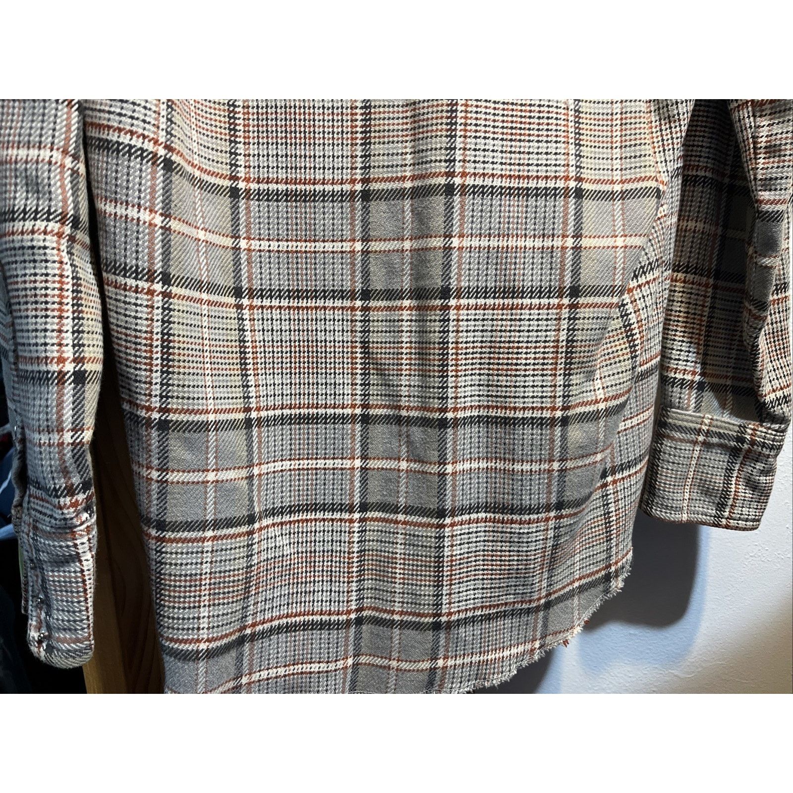 Wrangler Vintage 60s Wrangler 15 x 34 Gray Plaid Pearl Snap Shirt USA Size US M / EU 48-50 / 2 - 11 Thumbnail