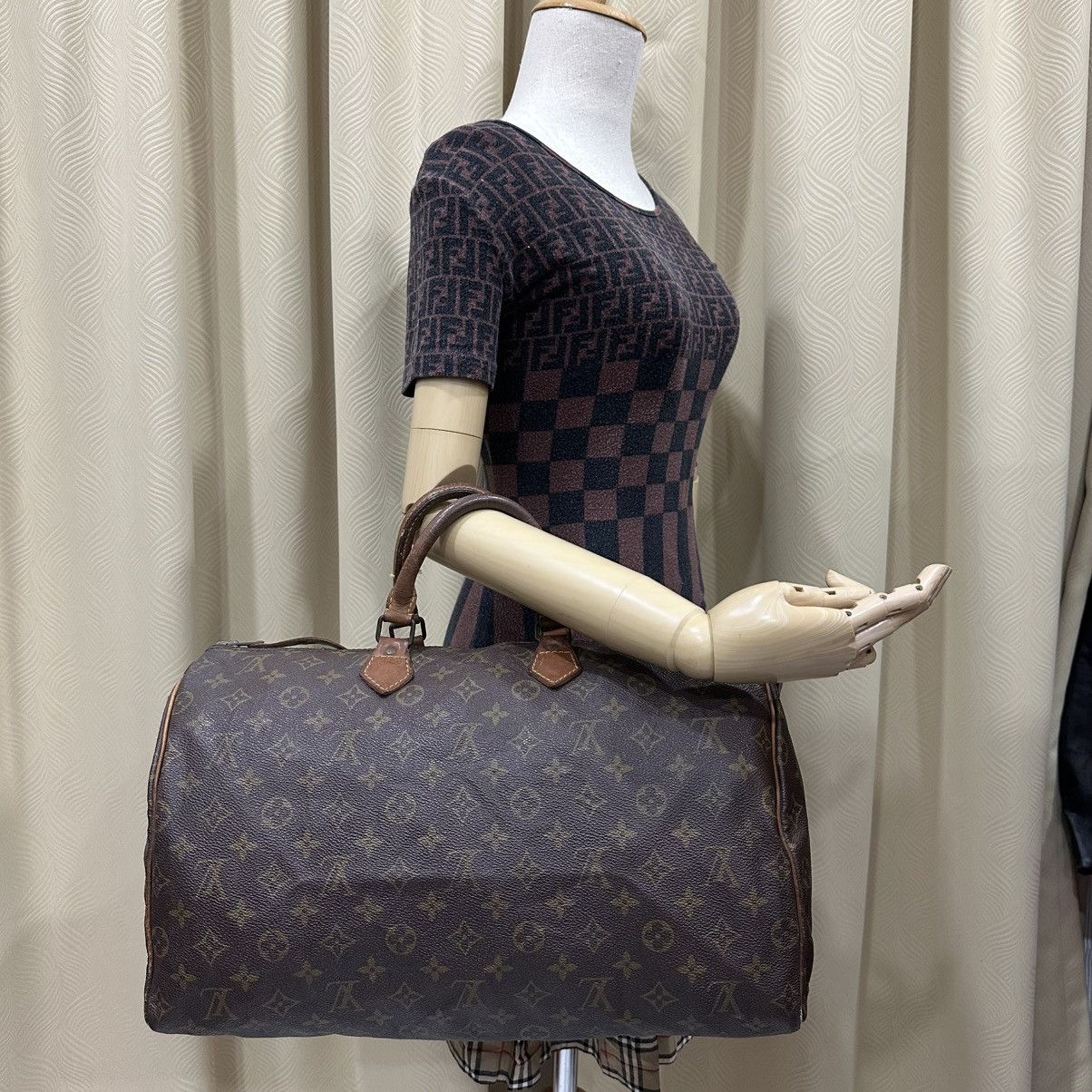 Louis Vuitton ‼️LASTDROP‼️ VINTAGE LOUIS VUITTON MONOGRAM SPEEDY 40 HANDBAG Size ONE SIZE - 1 Thumbnail