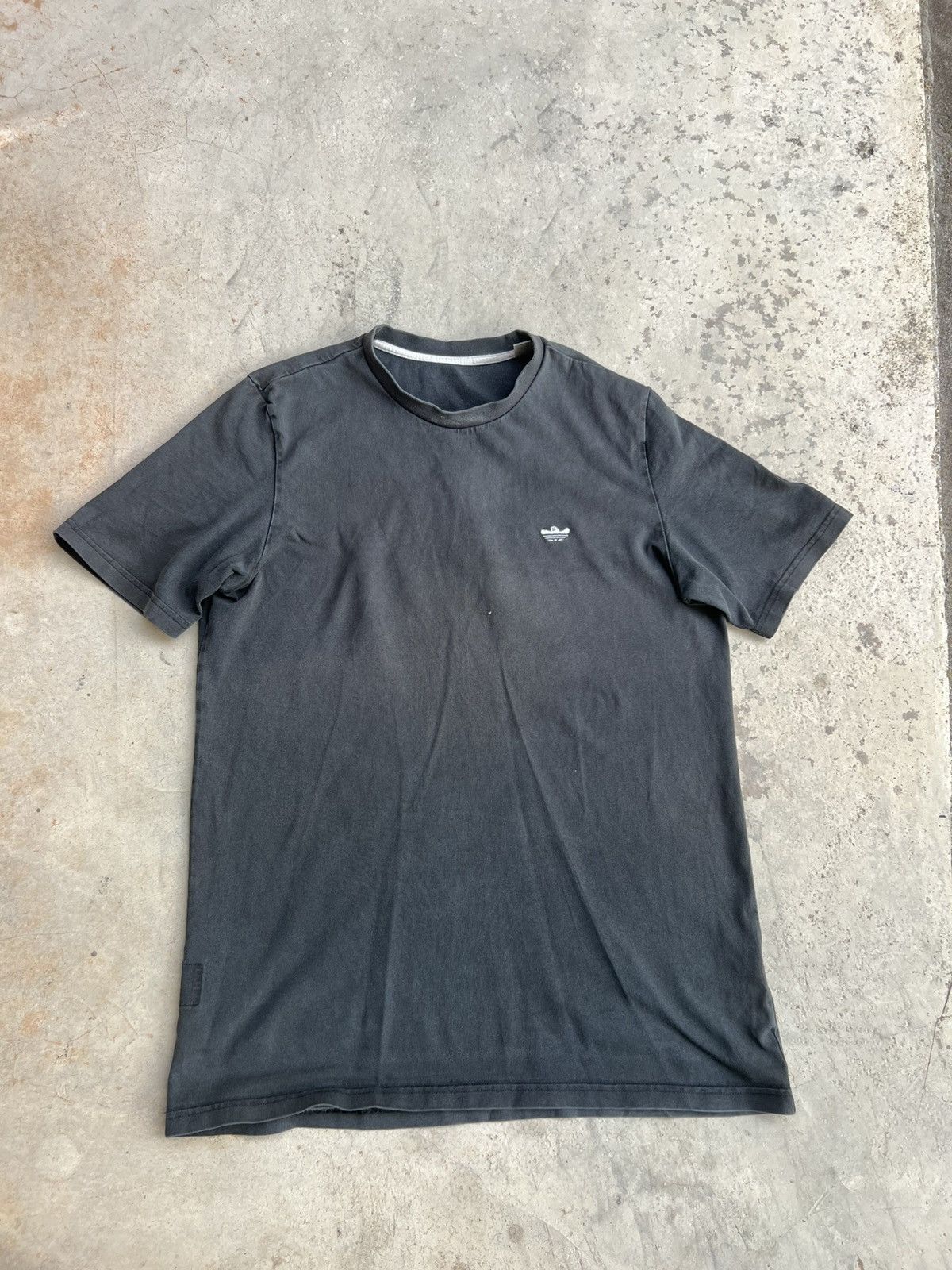 Adidas × Nigo Thrashed Faded Adidas Gonzales Small logo Tshirt Size US M / EU 48-50 / 2 - 1 Thumbnail