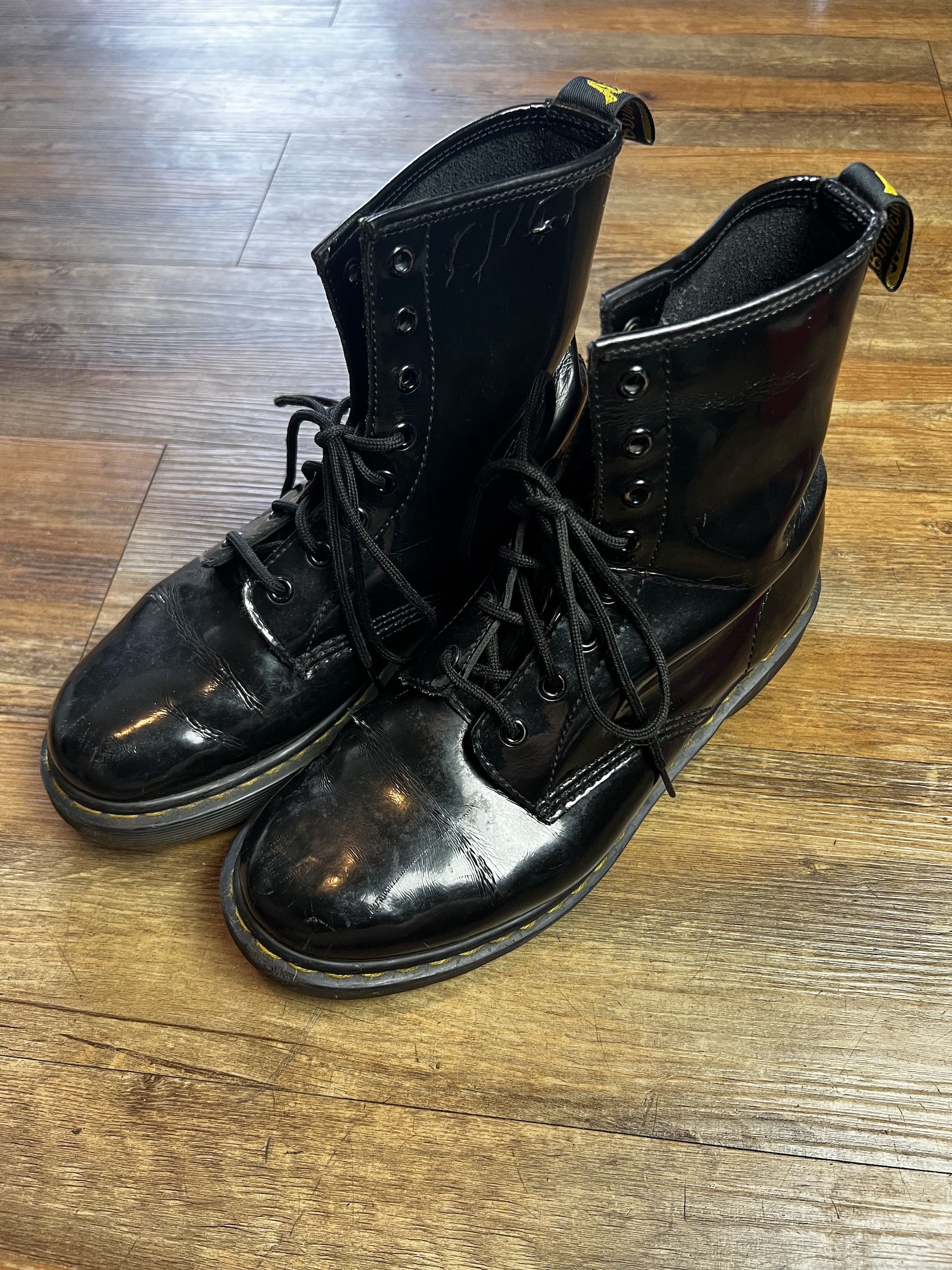 Dr. Martens Dr. Martens 1460 Black Shiny Patent Leather 8-Eye Boots Size US 9 / EU 42 - 2 Thumbnail