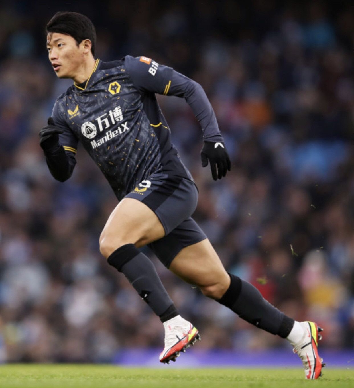 Castore Wolves 21/22 away shirt #26 Hee chan Size US S / EU 44-46 / 1 - 10 Thumbnail