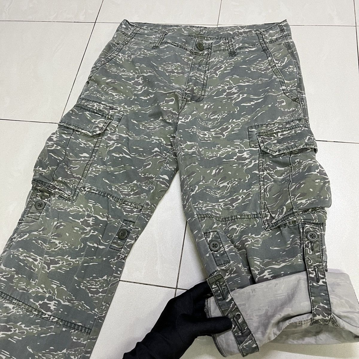 Uniqlo Uniqlo Camo Tiger Stripe Cargo Pants Size US 30 / EU 46 - 3 Thumbnail