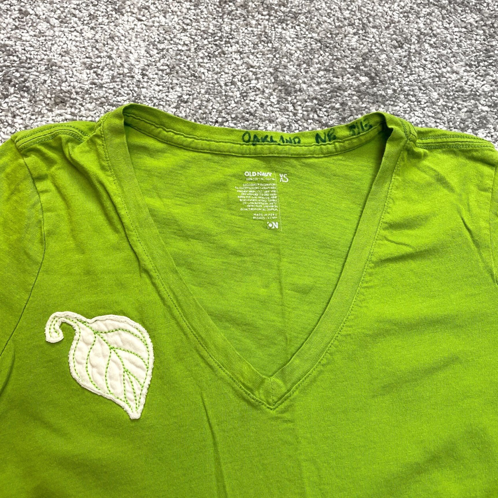 Old Navy Old Navy T Shirt Womens XS Green Short Sleeve Deep V Neck Floral Leaf Flower Top Size XS / US 0-2 / IT 36-38 - 6 Thumbnail